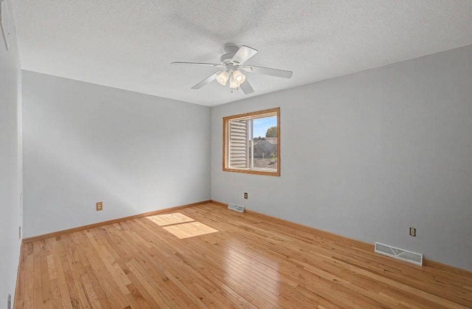 2281 Pond Avenue, Maplewood, MN 55119 IMG_9467.jpeg