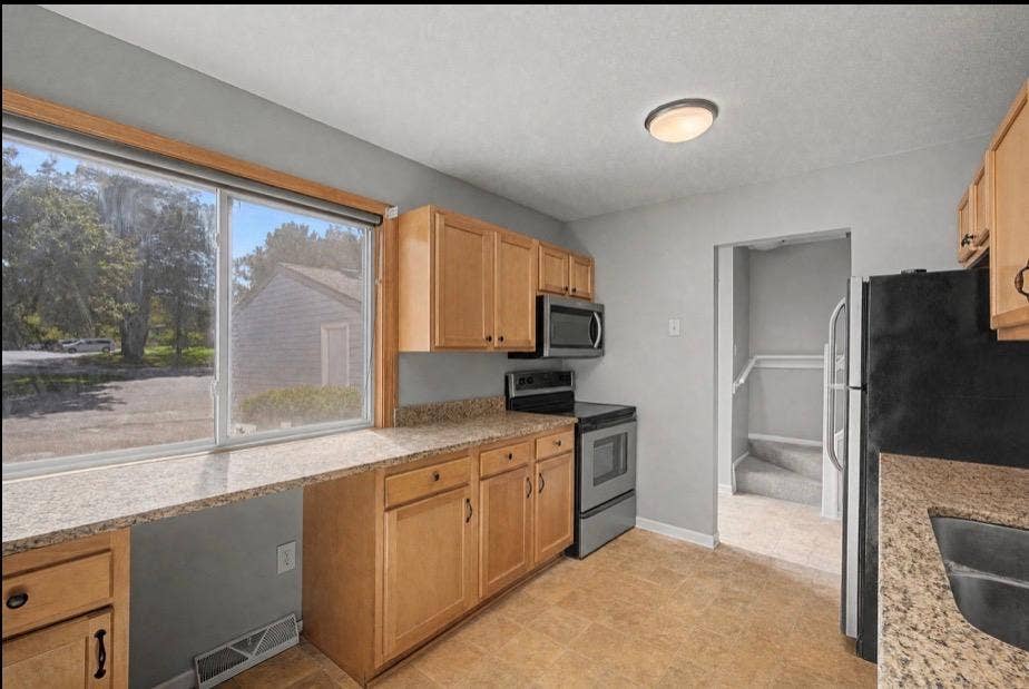 2281 Pond Avenue, Maplewood, MN 55119 IMG_9476.jpeg