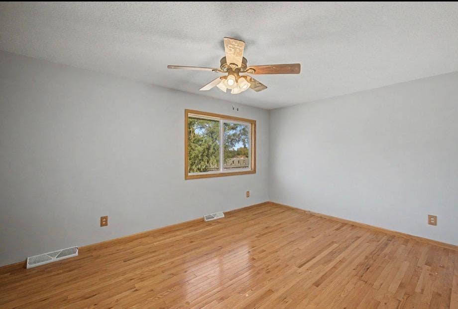 2281 Pond Avenue, Maplewood, MN 55119 IMG_9469.jpeg