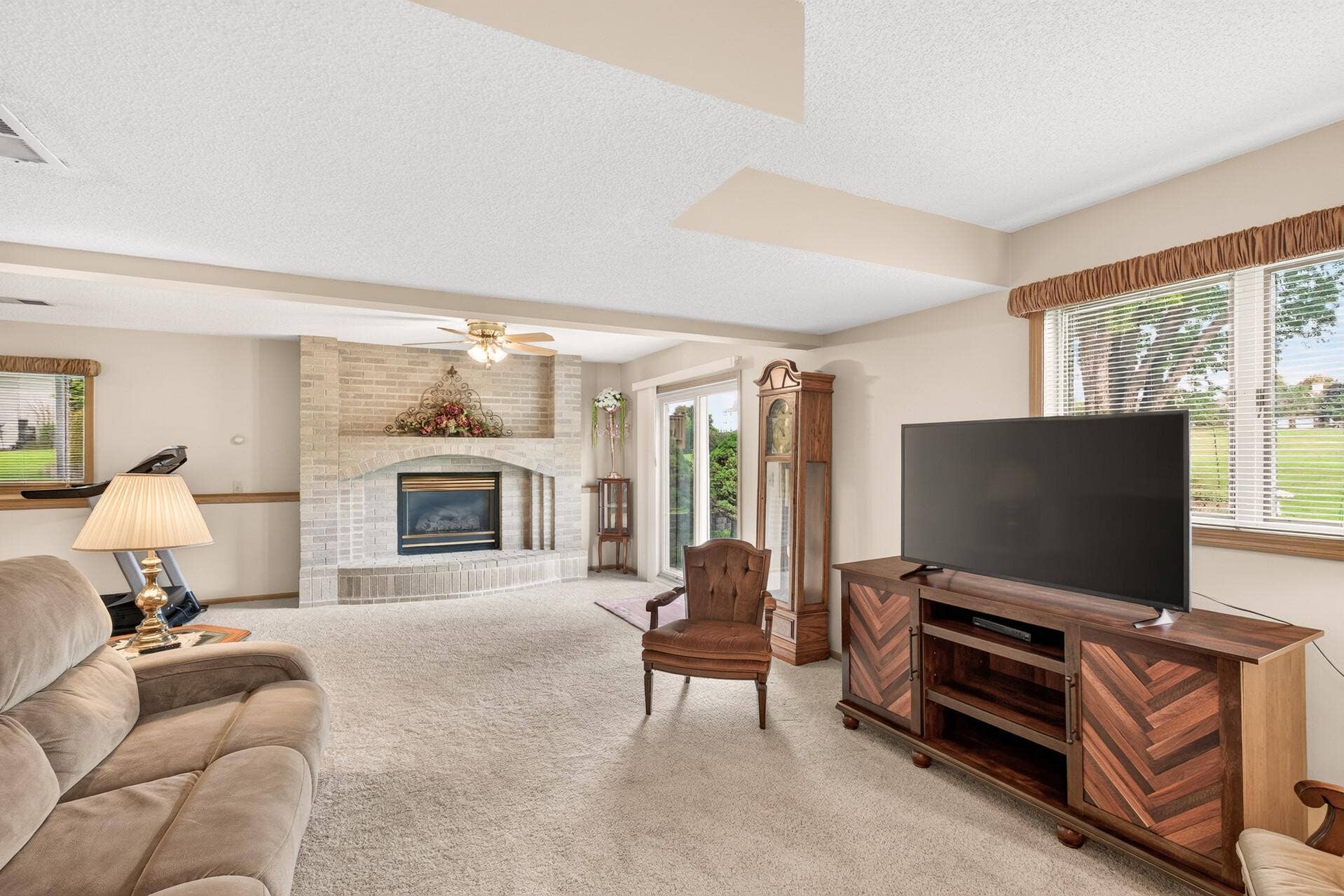 1608 Tierney Drive, Hastings, MN 55033 1608 Tierney Drive, Hastings, MN 55033
