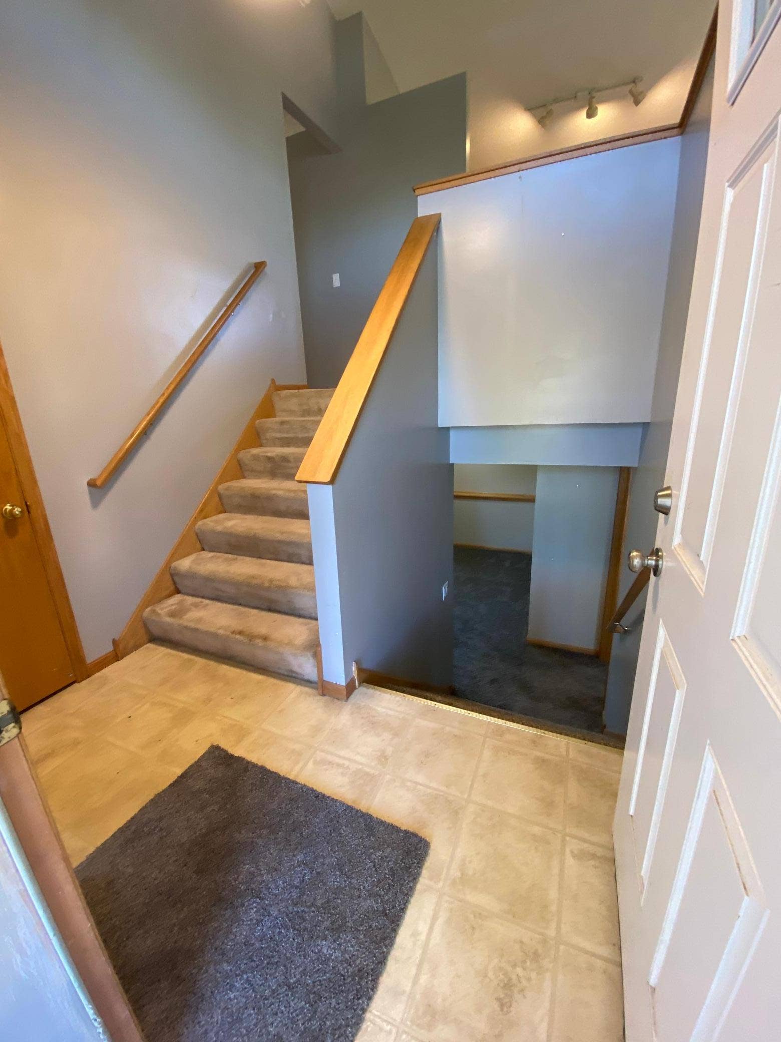 609 Dogwood Street NE, Lonsdale, MN 55046 Split Entry With Wide Stairways