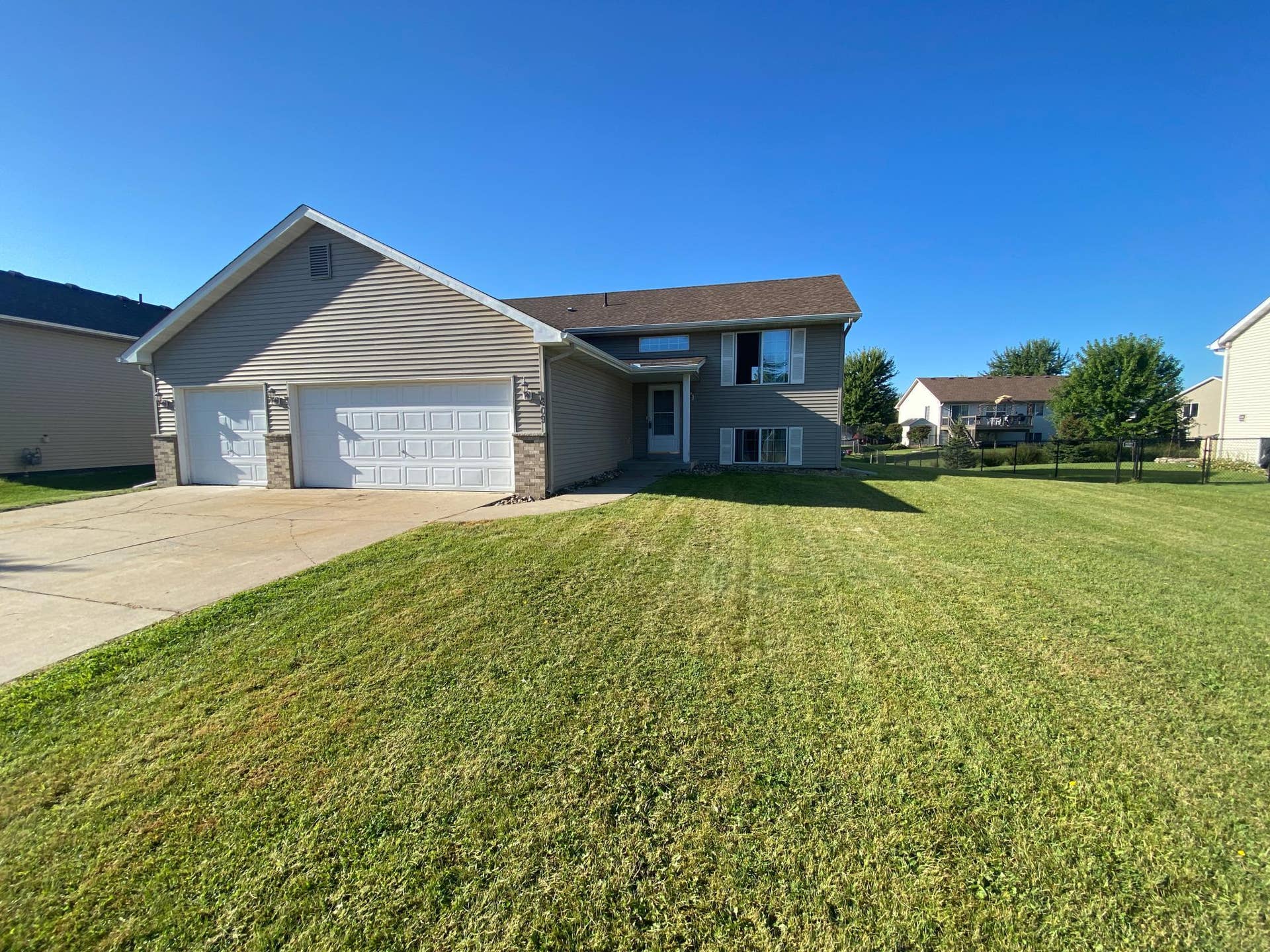 609 Dogwood Street NE, Lonsdale, MN 55046 Single Family Split Entry Home On Quiet Street