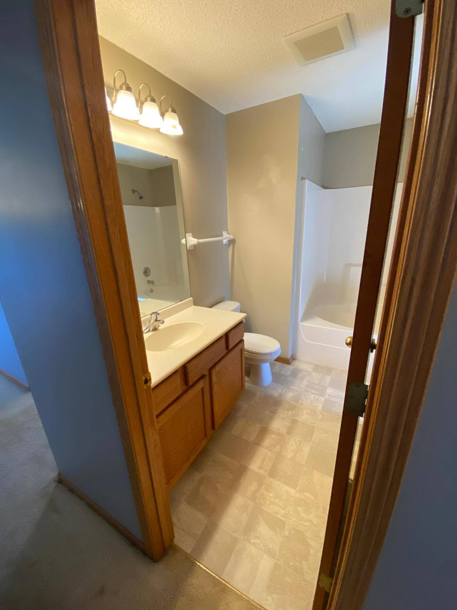 609 Dogwood Street NE, Lonsdale, MN 55046 Full Bathroom