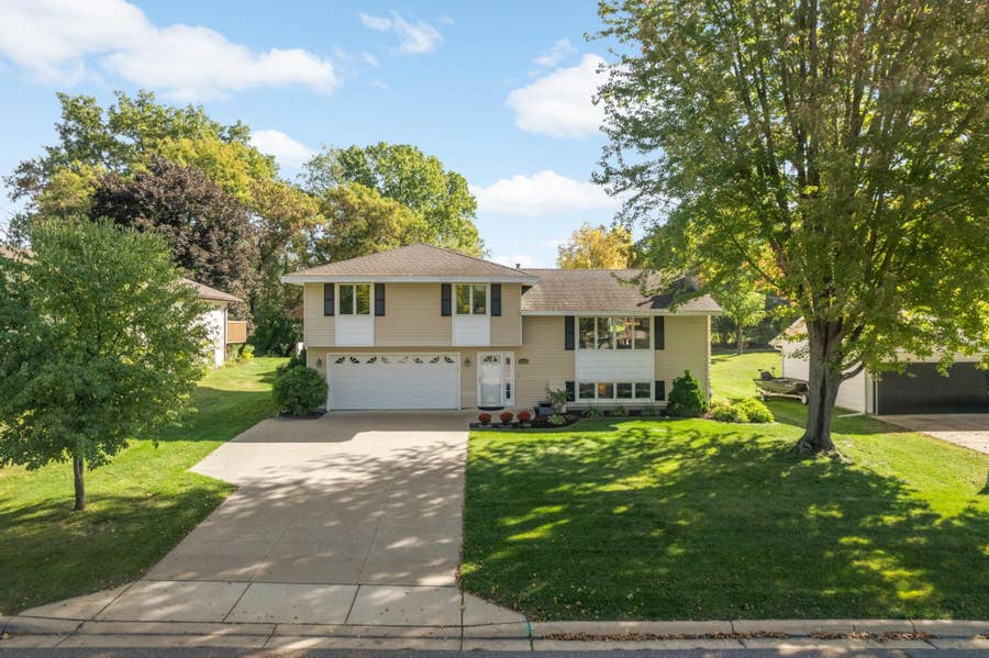 Property photo for 6624 Edgemont Boulevard N, Brooklyn Park, MN