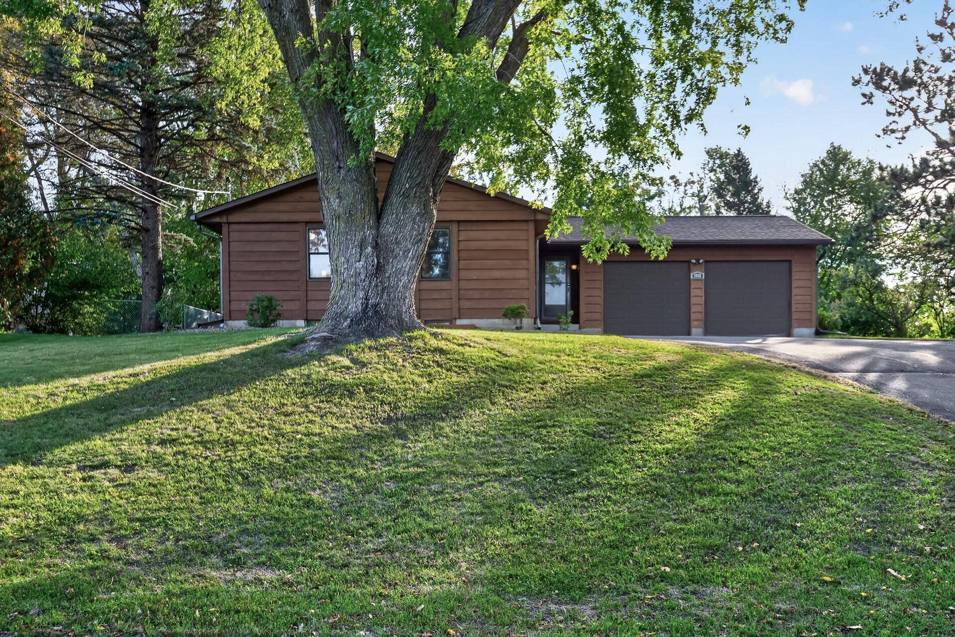 1938 Edgerton Street, Maplewood, MN 55117 1938 Edgerton Street, Maplewood, MN 55117