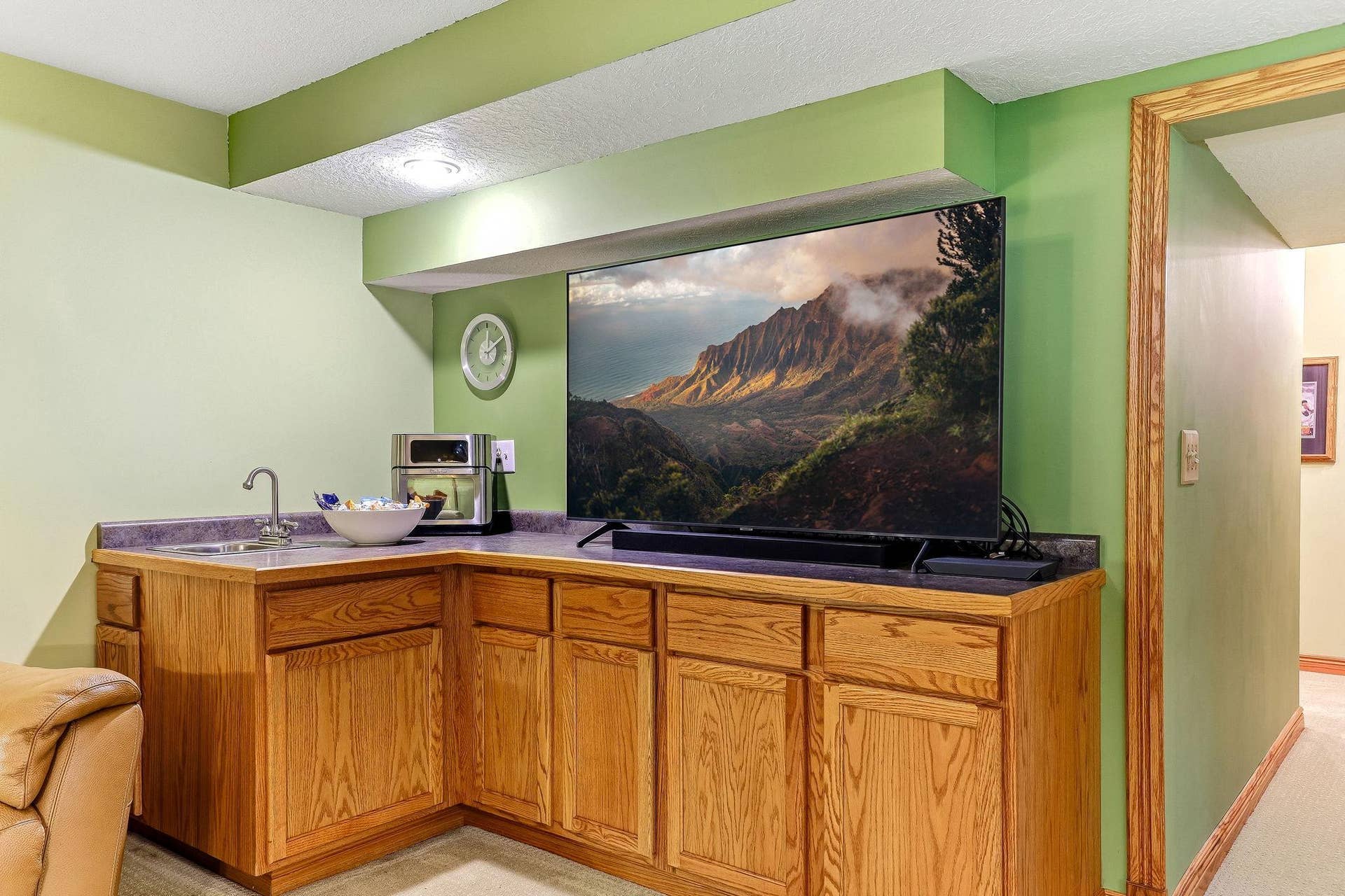 1401 Omaha Avenue N, Stillwater, MN 55082 Wet bar area