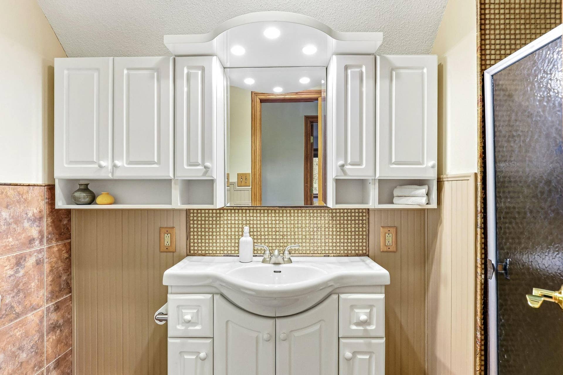 1401 Omaha Avenue N, Stillwater, MN 55082 2nd floor 3/4 bath