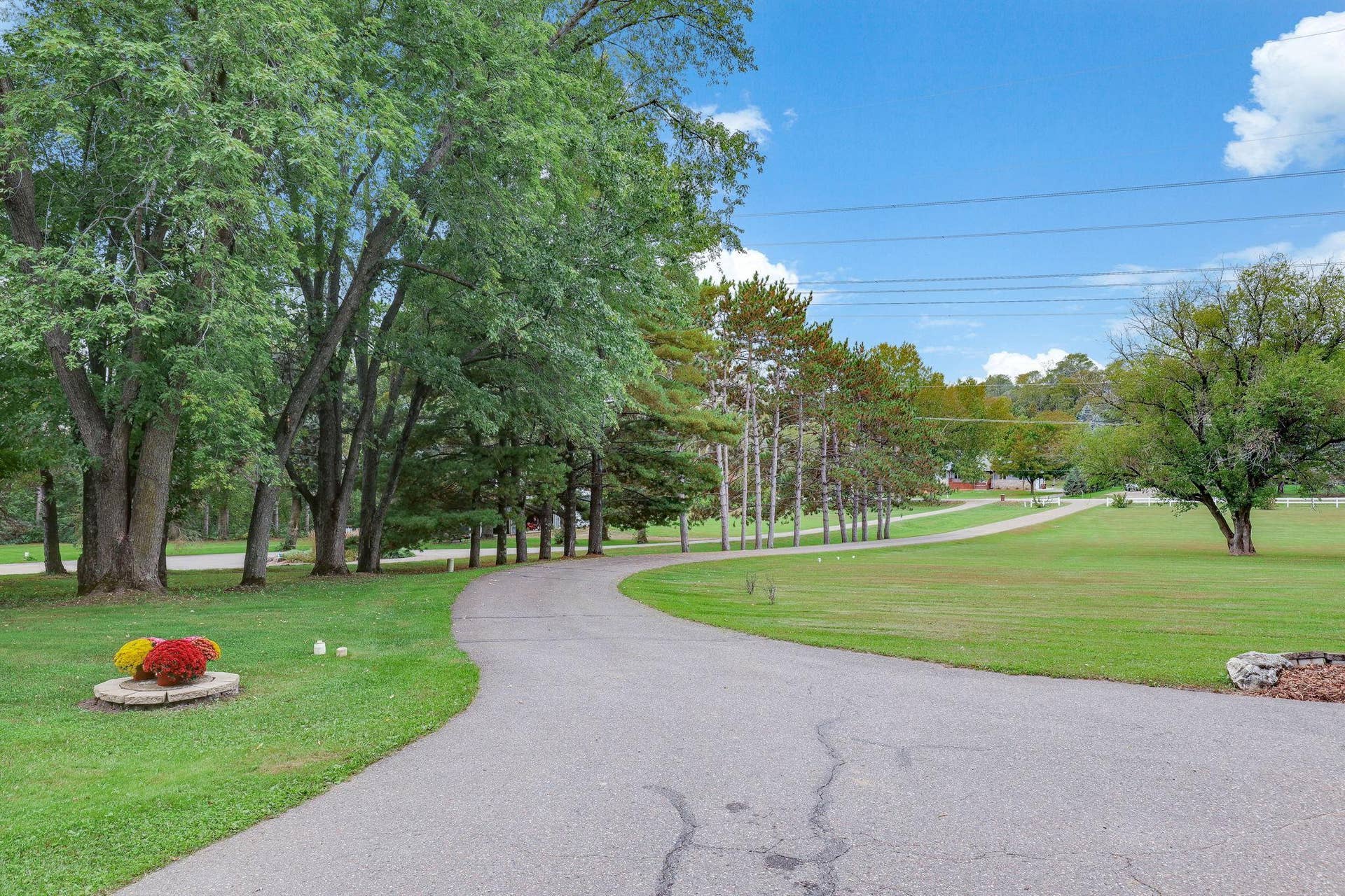 1401 Omaha Avenue N, Stillwater, MN 55082 Long winding blacktop driveway. Very private.