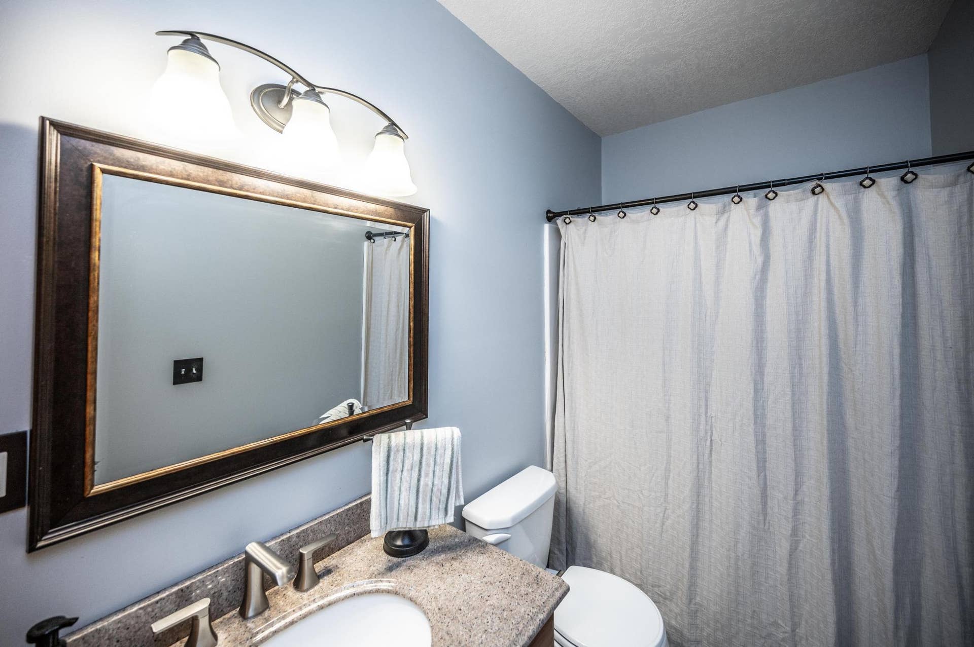 1107 Walnut Street, Farmington, MN 55024 031-014-Bathroom-4200x2795.jpg