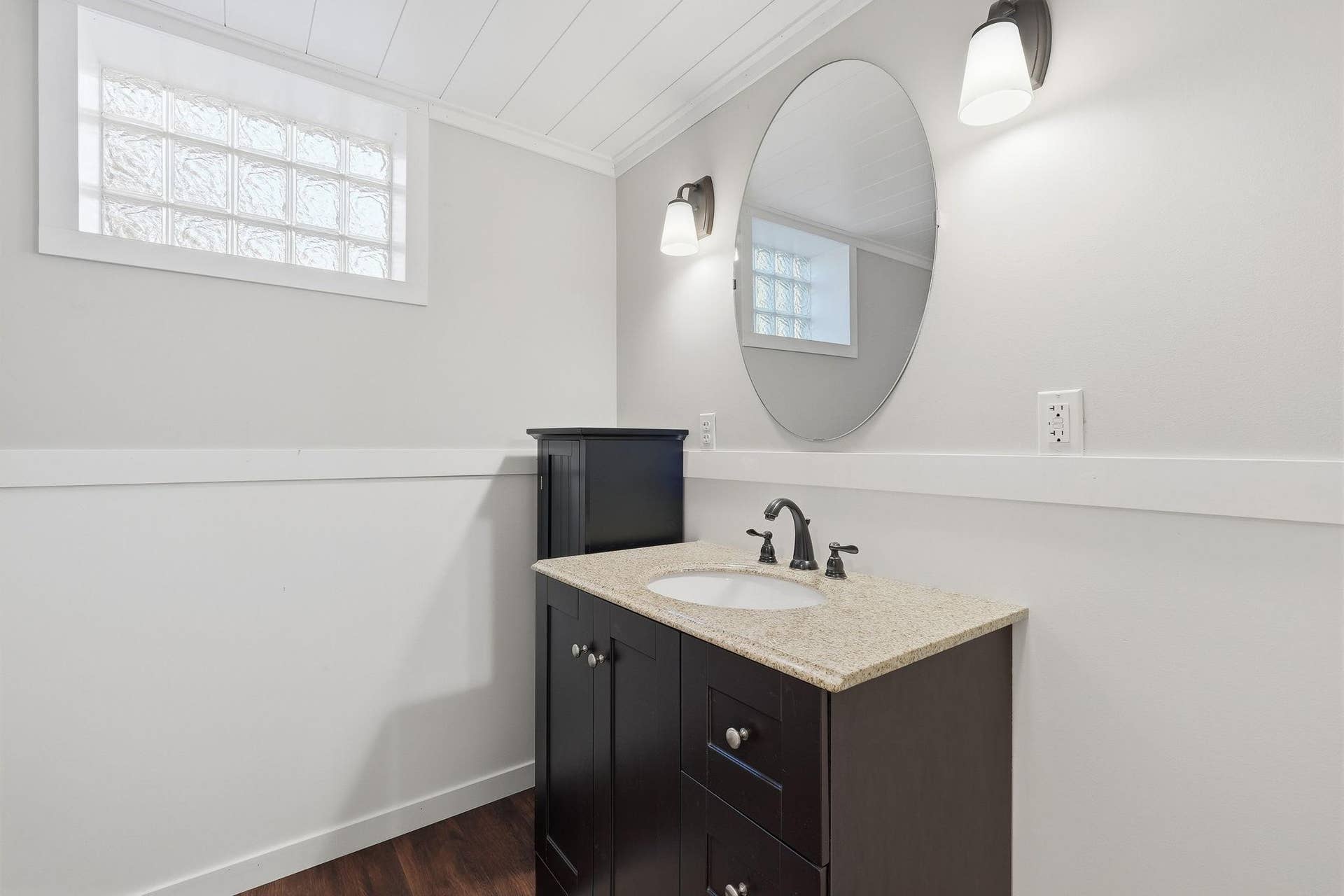 611 Central Avenue, Buffalo, MN 55313 Modern vanity, mirror and lighting.