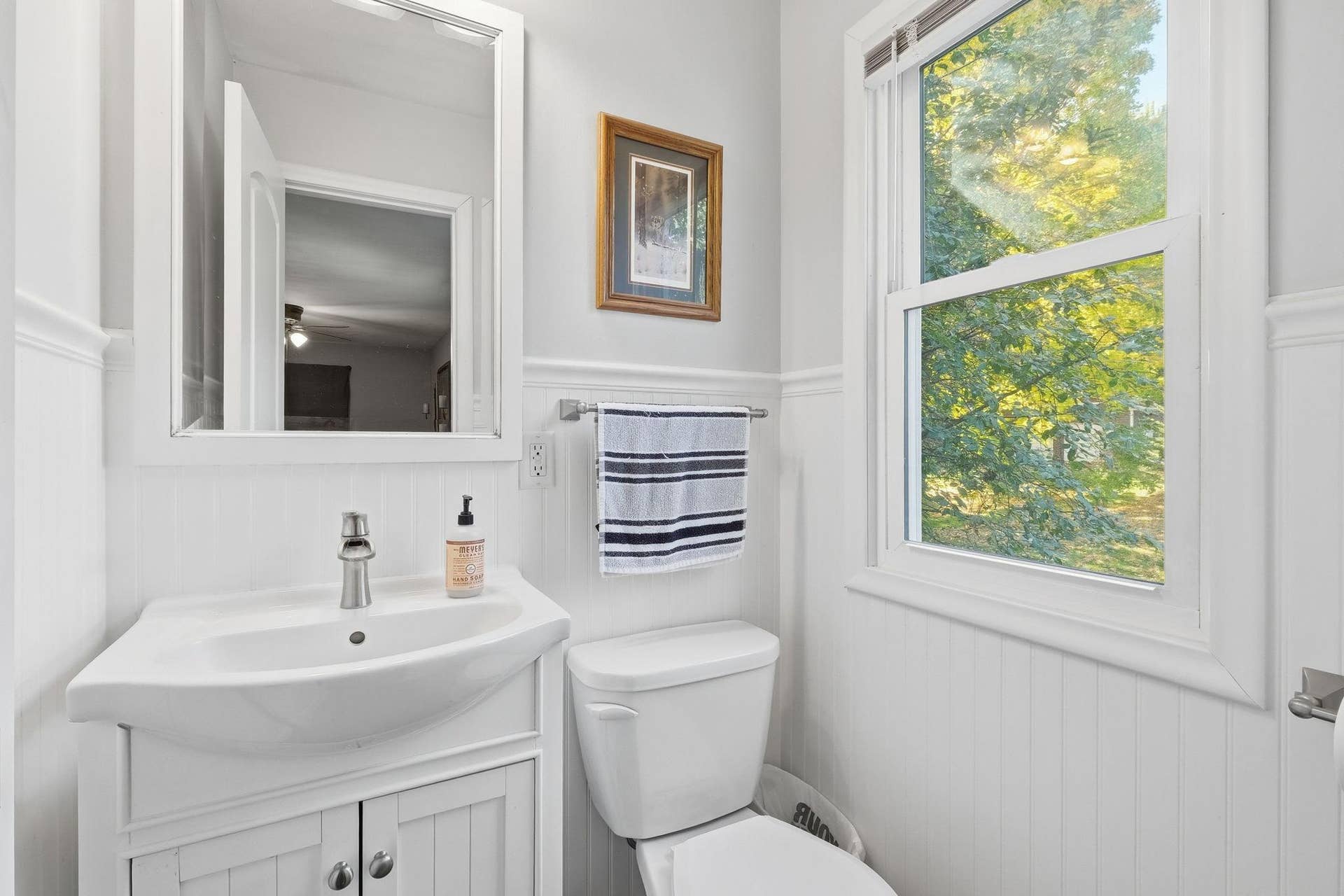 611 Central Avenue, Buffalo, MN 55313 Private 1/2 bath with a nice window and bright lighting.
