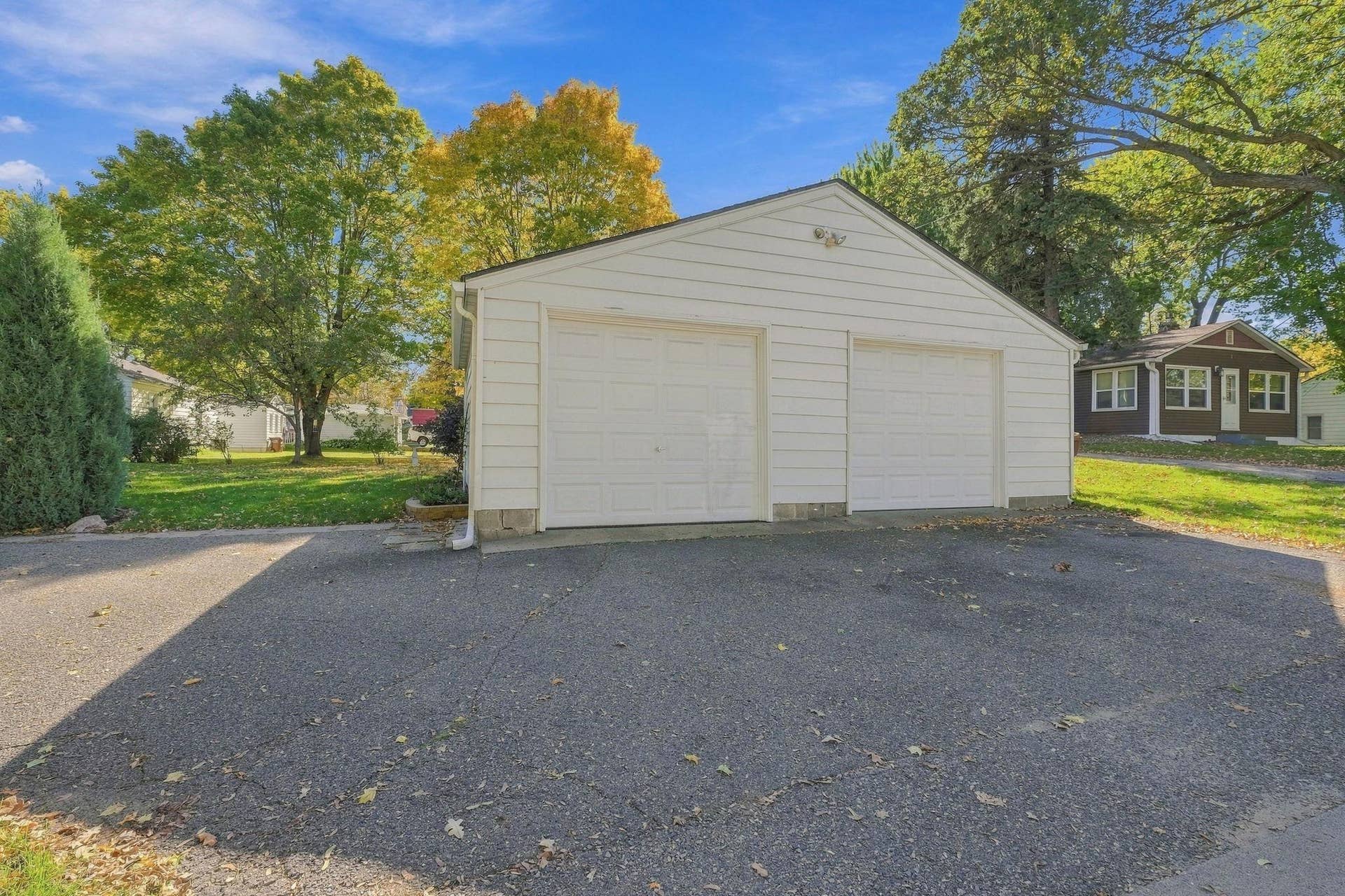 611 Central Avenue, Buffalo, MN 55313 Oversized 2 car garage