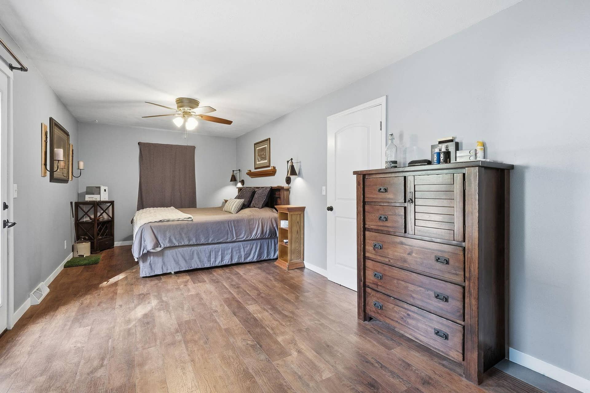 611 Central Avenue, Buffalo, MN 55313 Primary bedroom has plenty of space for large furniture.