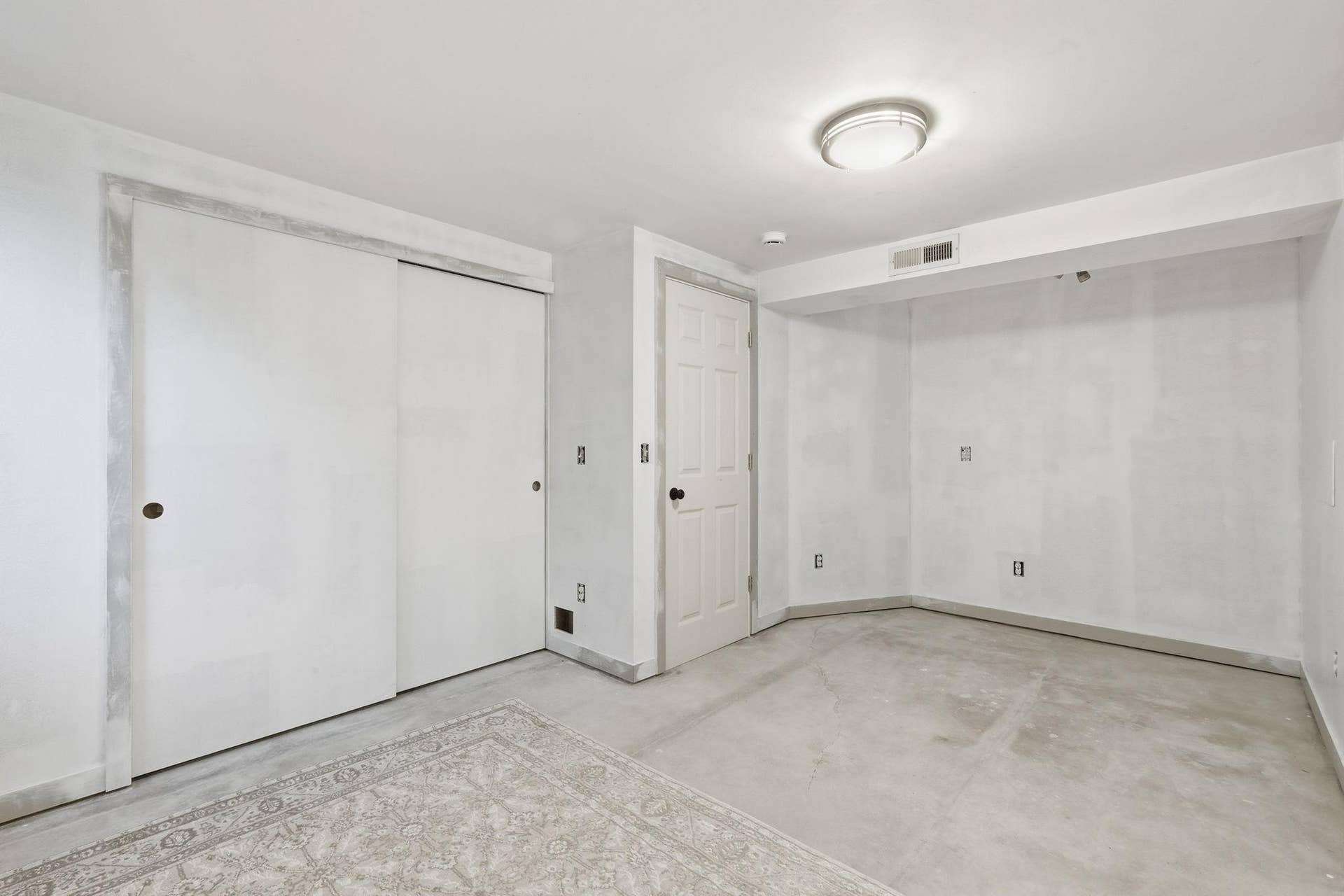 611 Central Avenue, Buffalo, MN 55313 LL 4th bedroom has bright lighting and a large closet