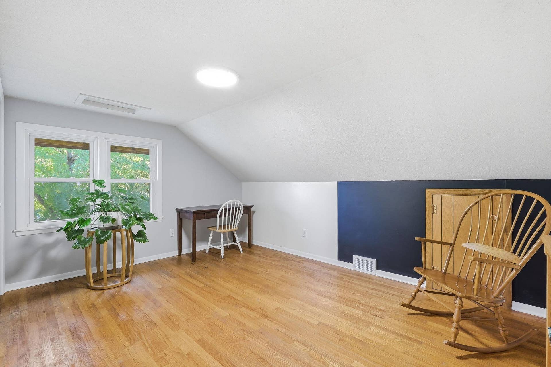 611 Central Avenue, Buffalo, MN 55313 3rd bedroom has a huge closet and fresh paint.