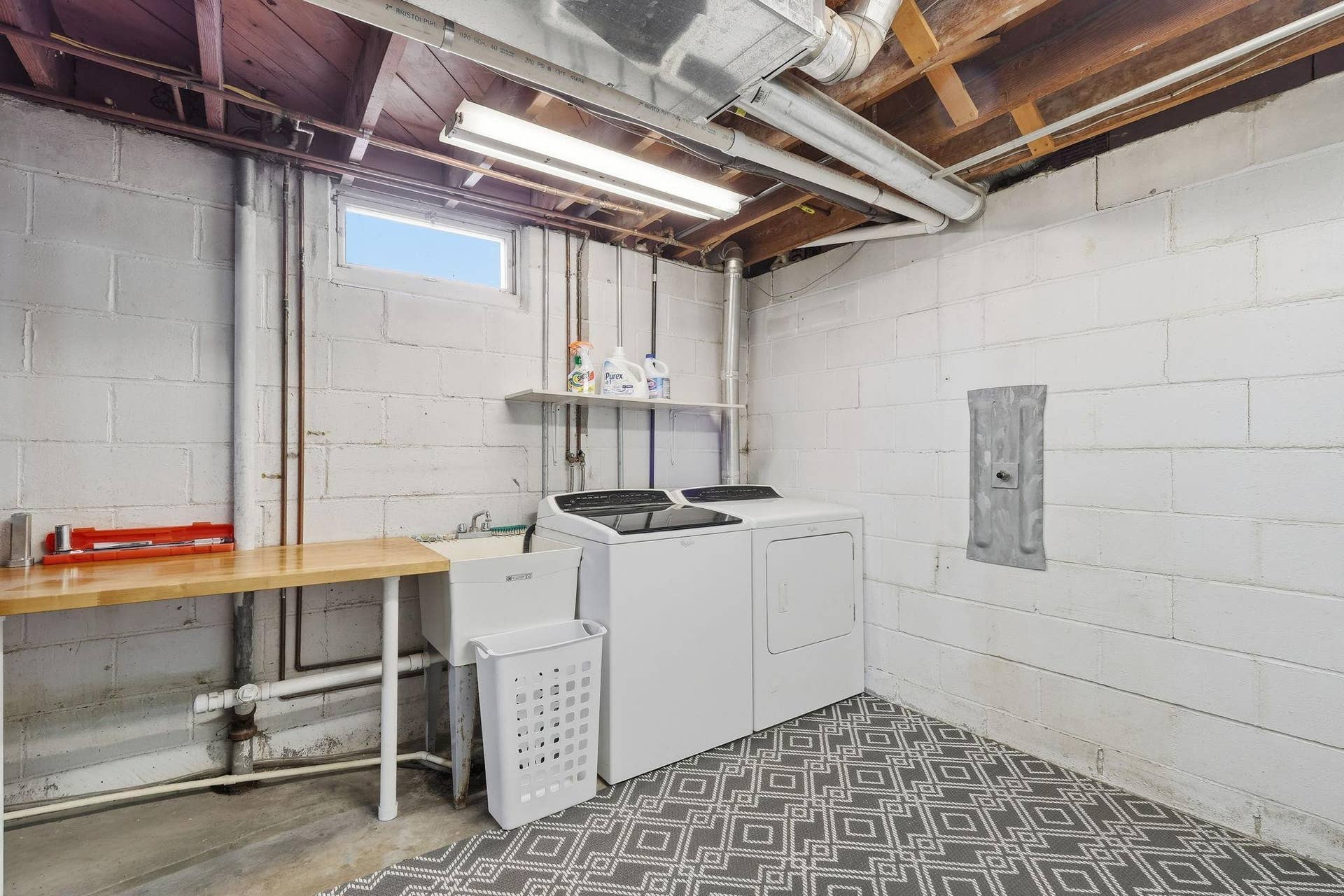 611 Central Avenue, Buffalo, MN 55313 Washer, Dryer, sink and folding table.
