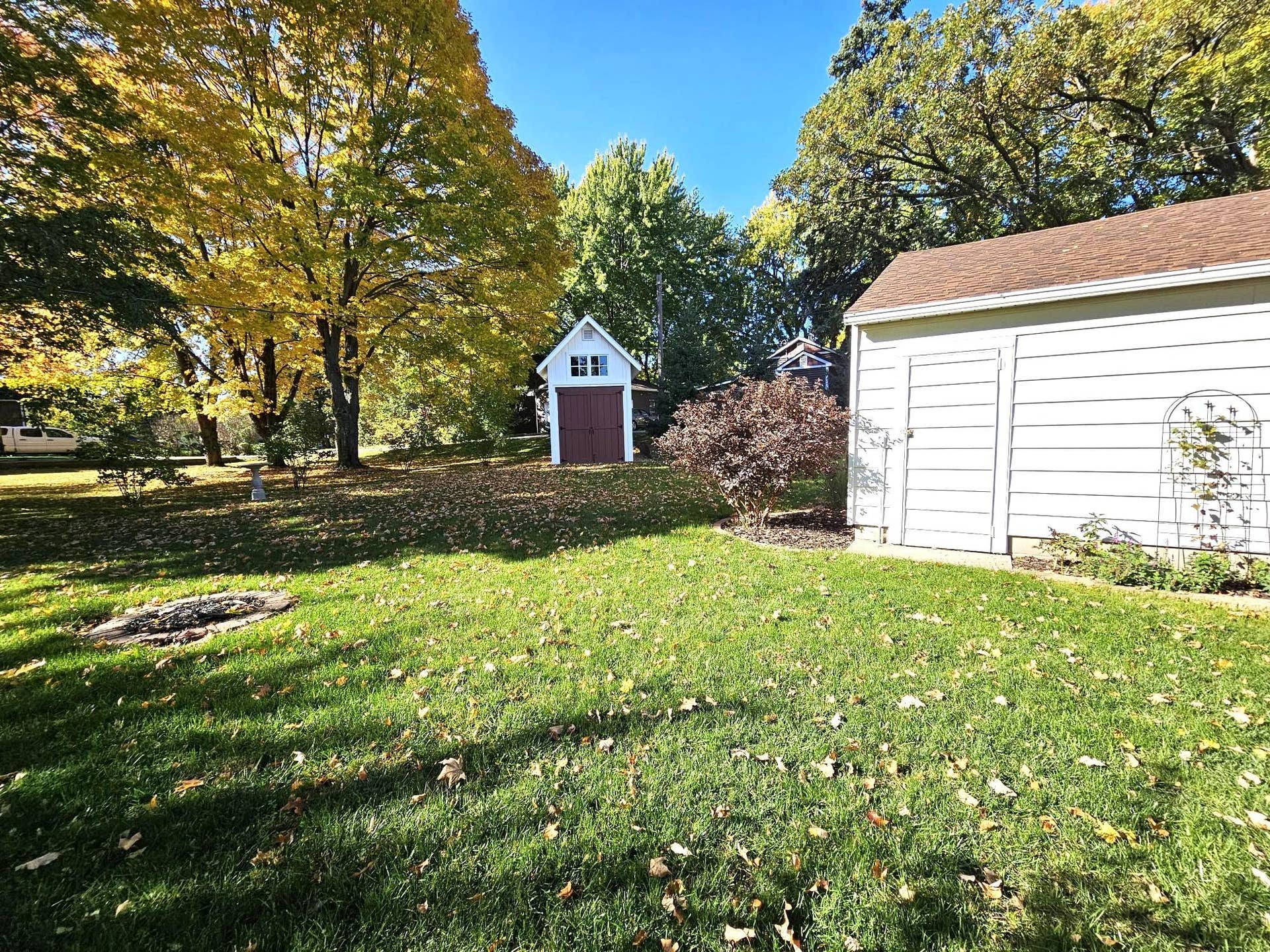 611 Central Avenue, Buffalo, MN 55313 Garage service door to the yard