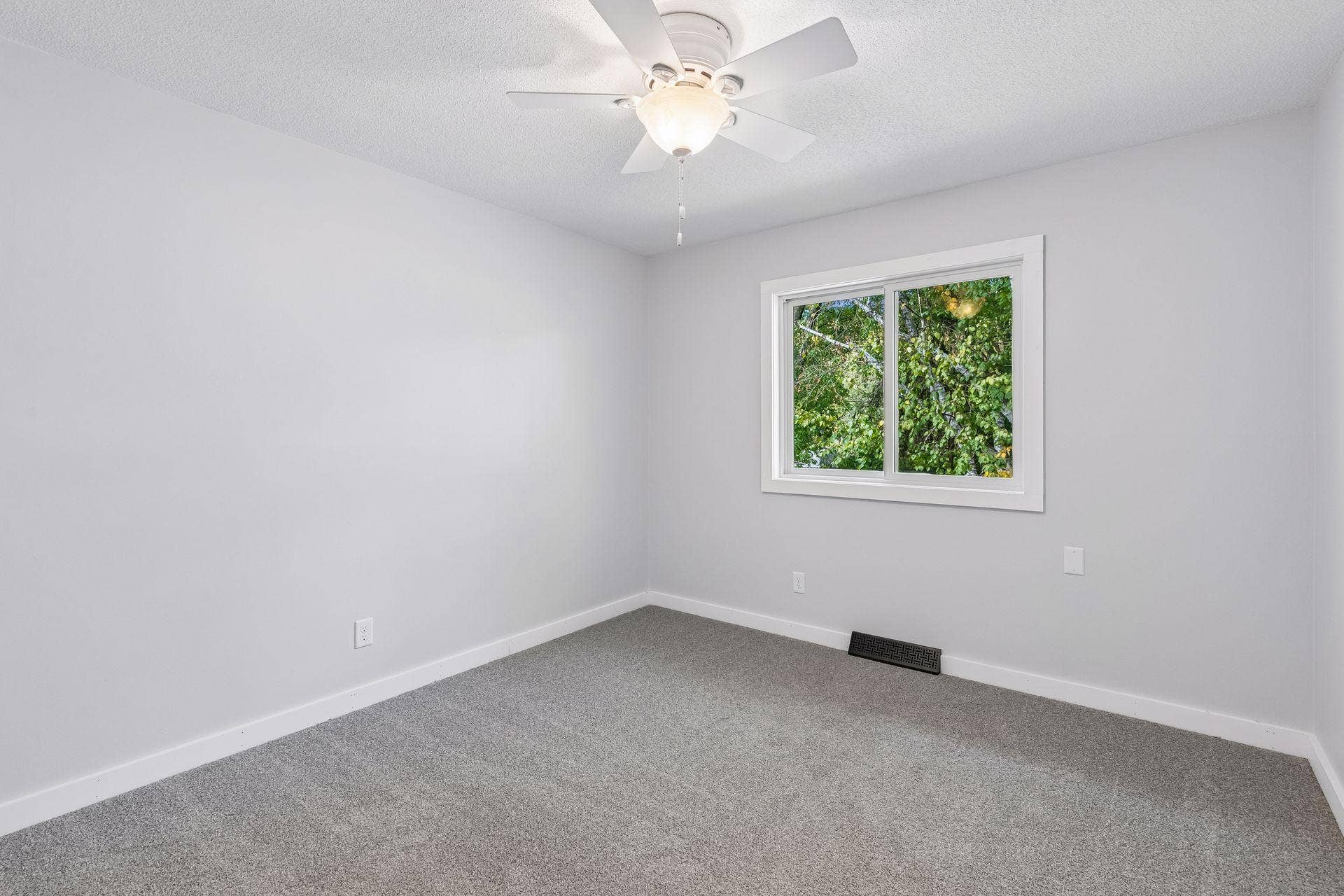 20375 Hughes Avenue W, Lakeville, MN 55044 Photo-025 (10).jpg