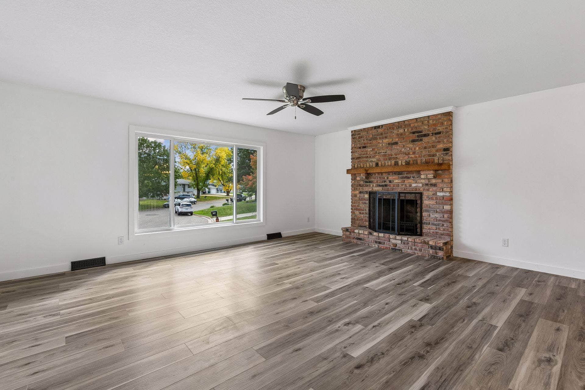 20375 Hughes Avenue W, Lakeville, MN 55044 Photo-005 (1).jpg