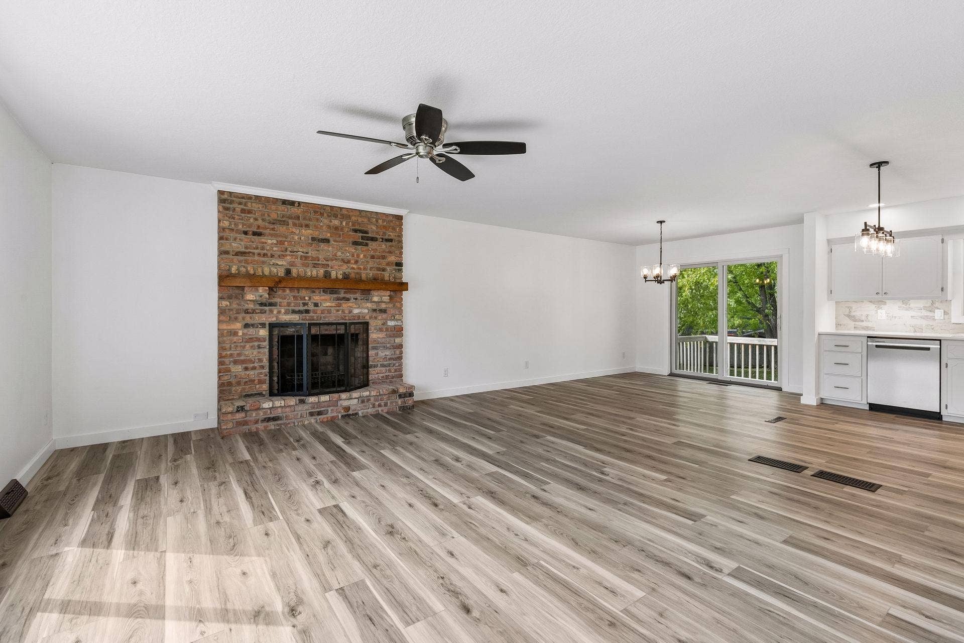 20375 Hughes Avenue W, Lakeville, MN 55044 Photo-007 (15).jpg