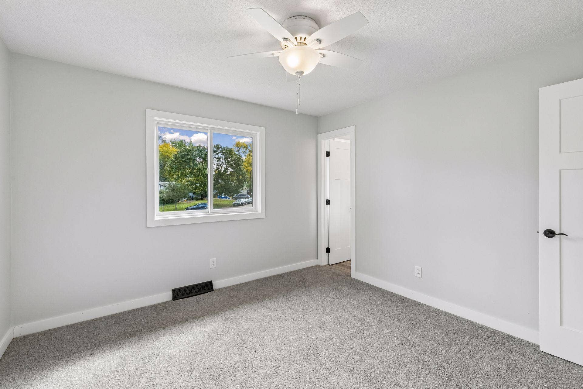 20375 Hughes Avenue W, Lakeville, MN 55044 Photo-021 (5).jpg
