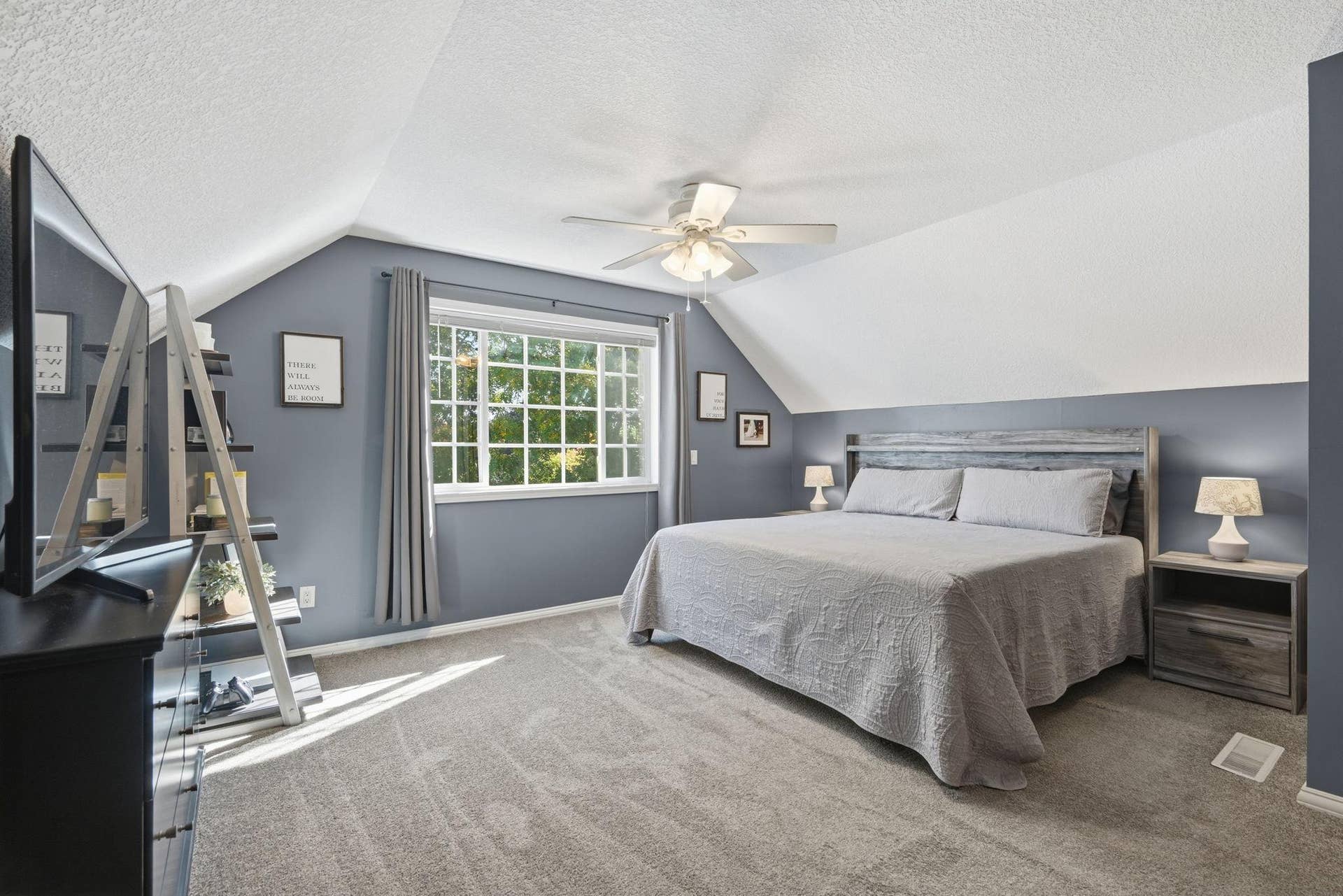 15-web-or-mls-15-6236 Orleans Ln N.jpg