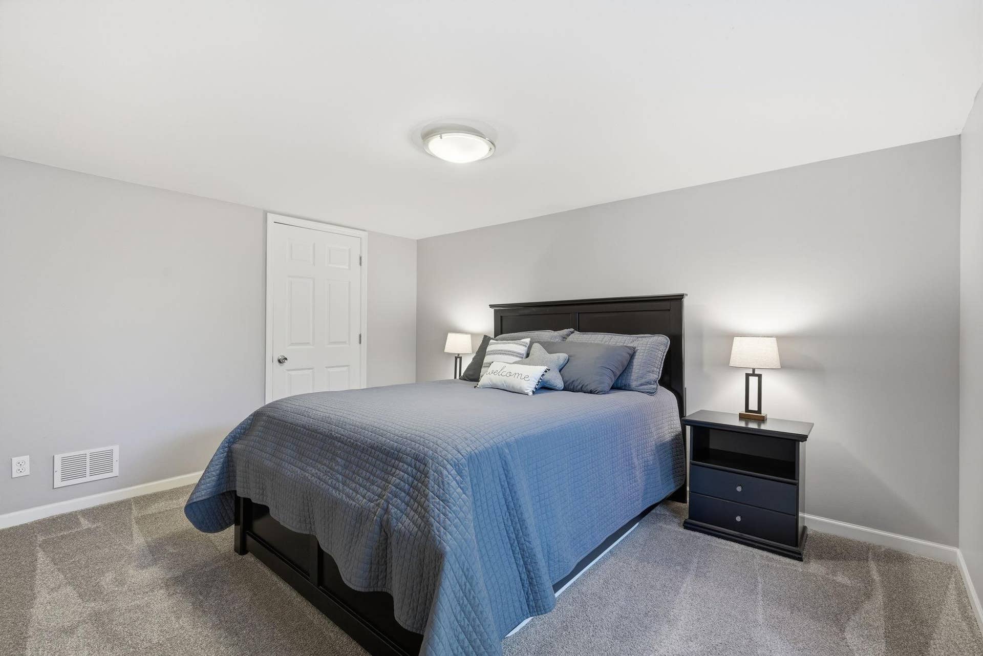 20-web-or-mls-20-6236 Orleans Ln N.jpg