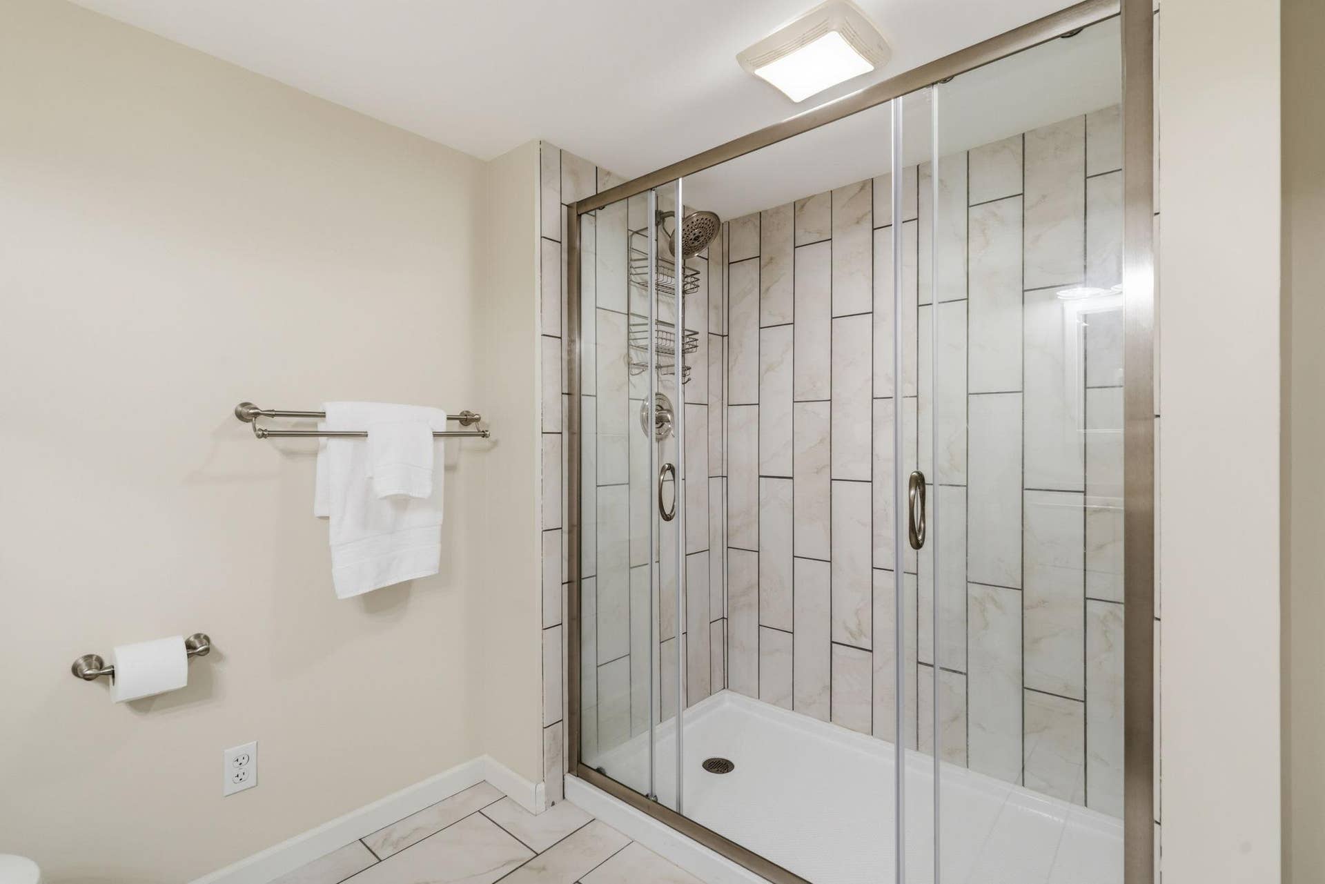19-web-or-mls-19-6236 Orleans Ln N.jpg