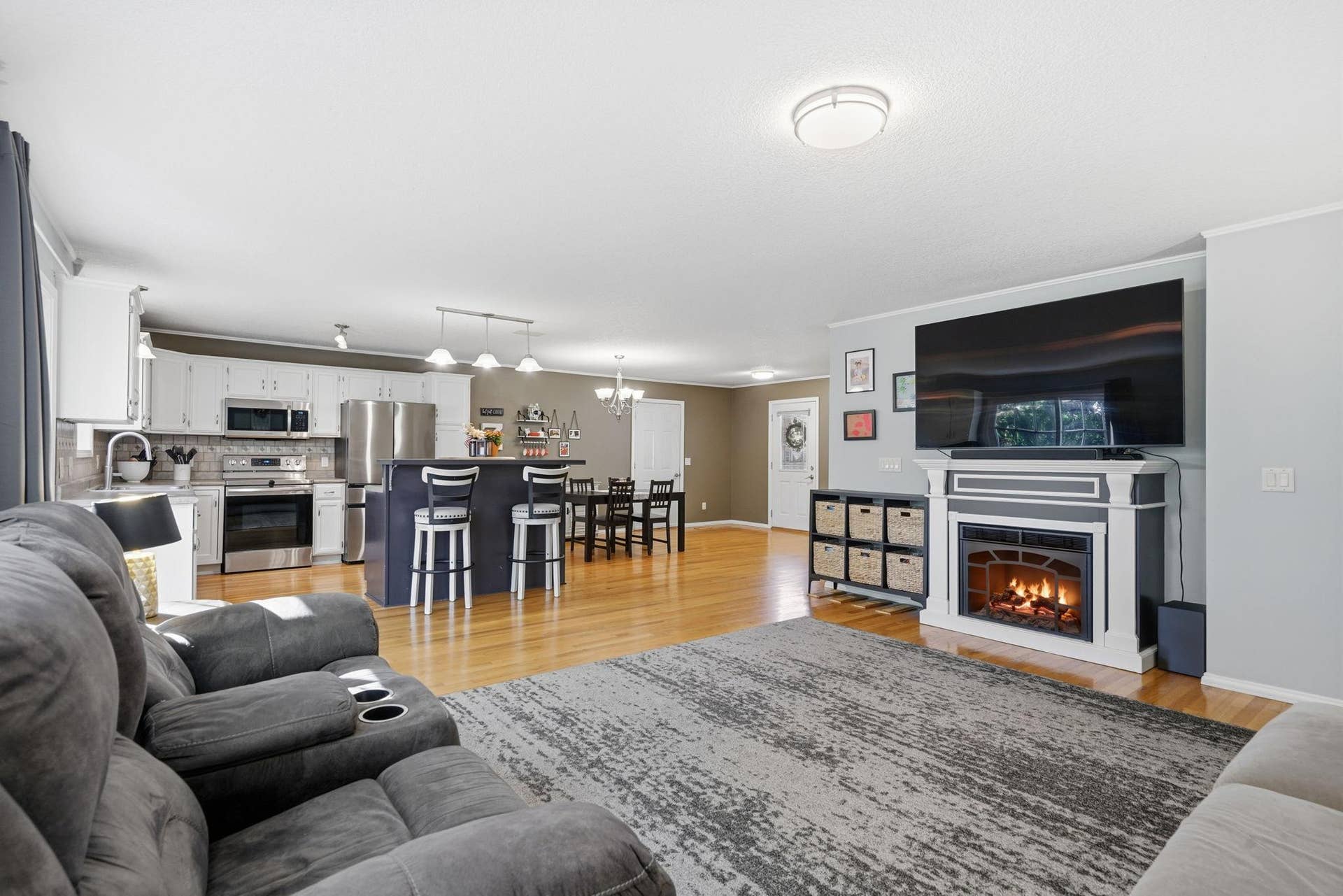 7-web-or-mls-7-6236 Orleans Ln N.jpg