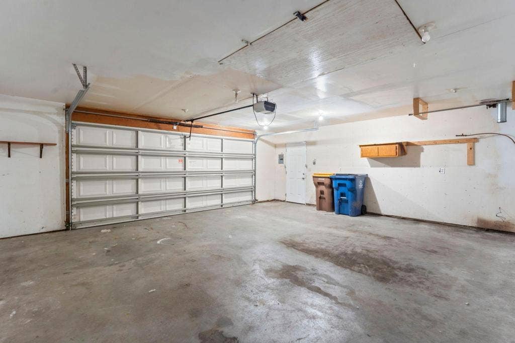 2174 8th Street, White Bear Lake, MN 55110 Large 2 car garage