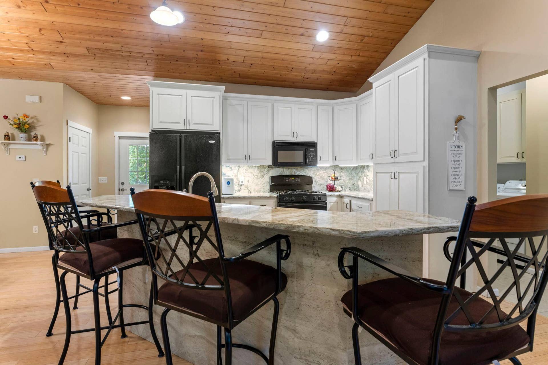 449 Roosevelt Drive, Dresser, WI 54009 Stunning porcelain on the back of the island