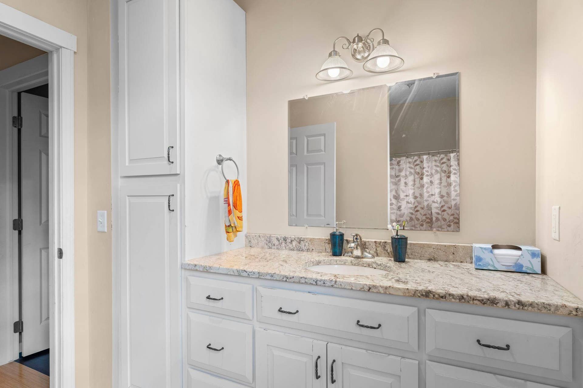 449 Roosevelt Drive, Dresser, WI 54009 Mainfloor full bath with Marble counters