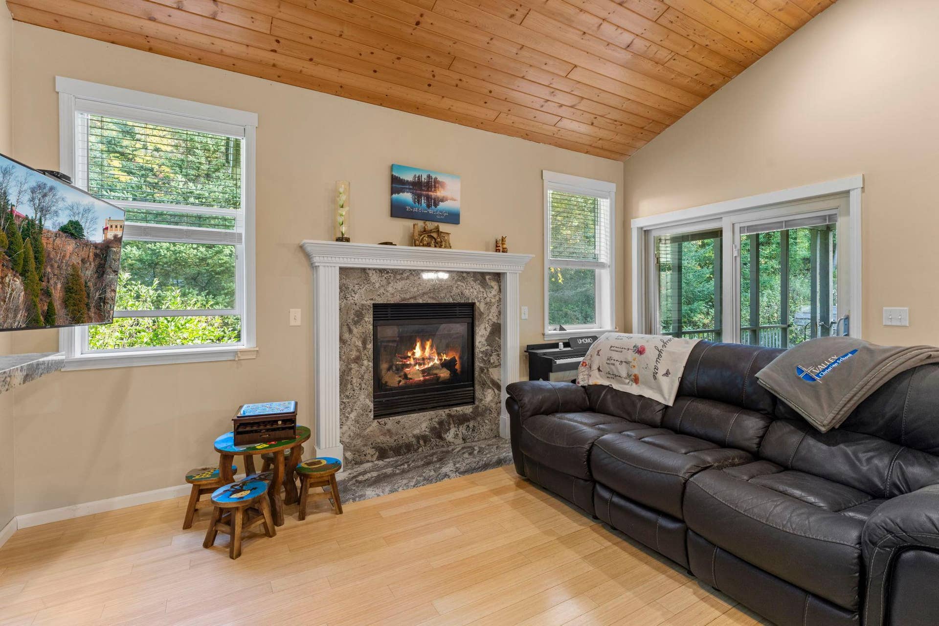 449 Roosevelt Drive, Dresser, WI 54009 Gas fireplace with granite surround