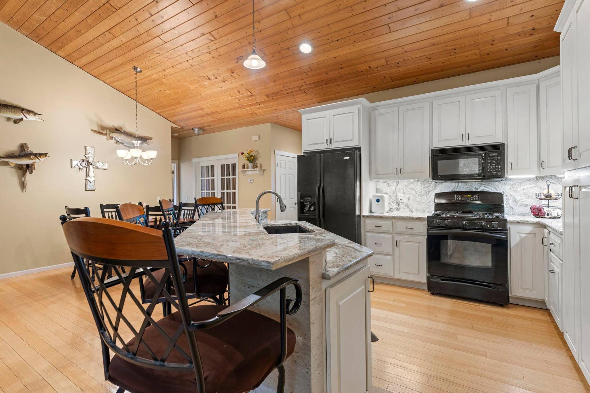 449 Roosevelt Drive, Dresser, WI 54009 Luxurious Marble counters and back splash
