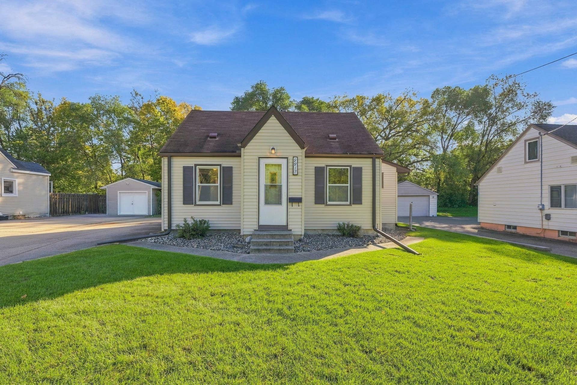 9917 Pleasant Avenue S, Bloomington, MN 55420 9917 Pleasant Avenue S, Bloomington, MN 55420