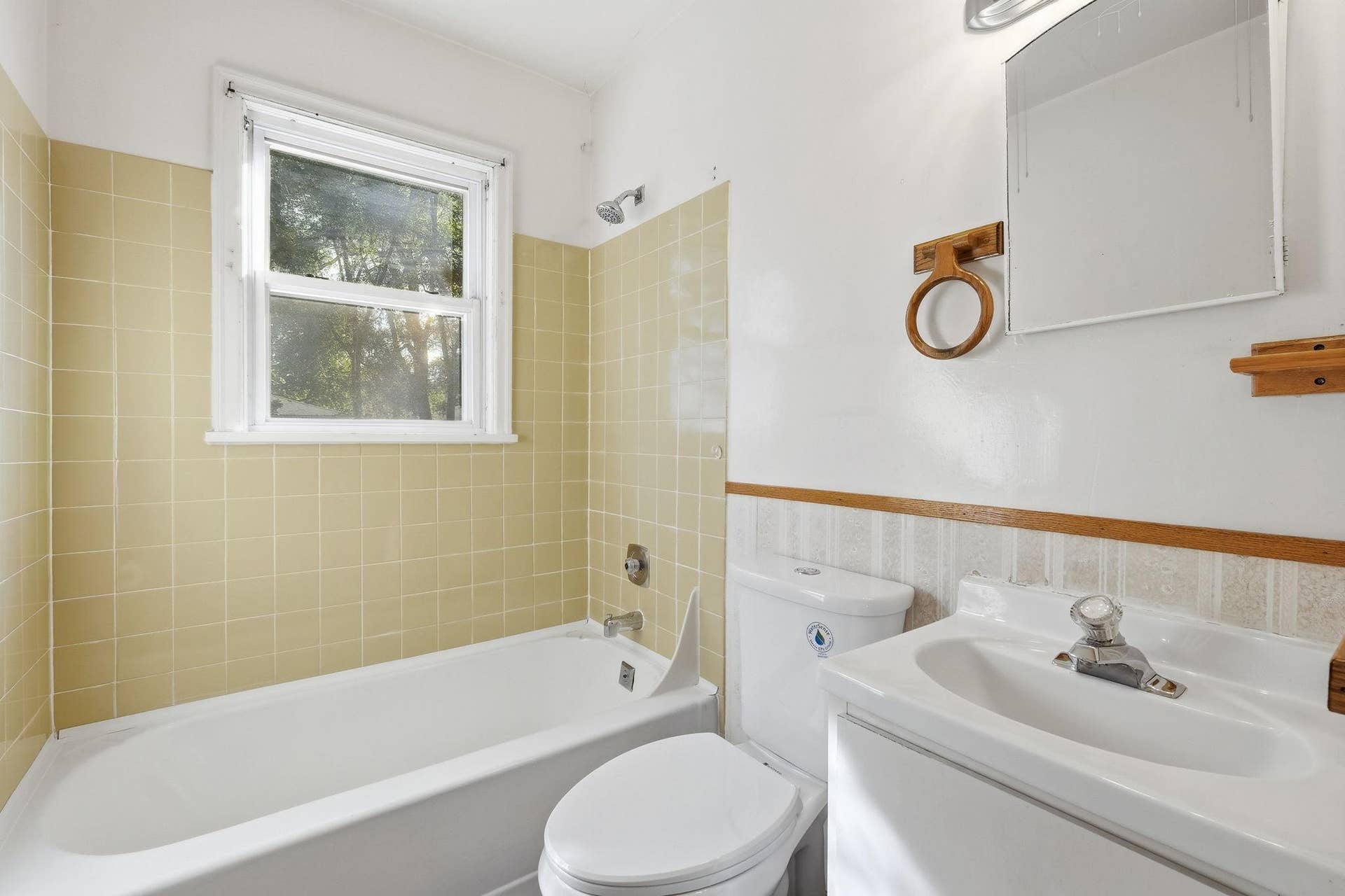 9917 Pleasant Avenue S, Bloomington, MN 55420 Main Floor Full Bath