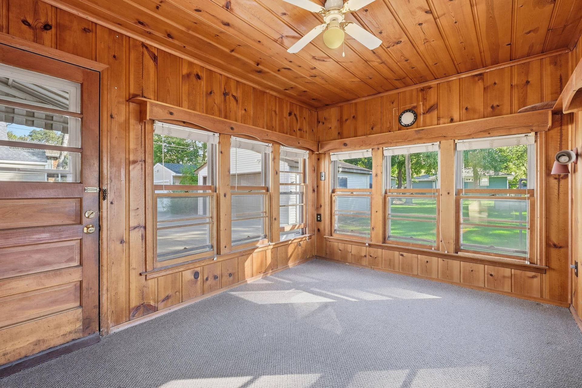 9917 Pleasant Avenue S, Bloomington, MN 55420 Sunny 3-Season Porch