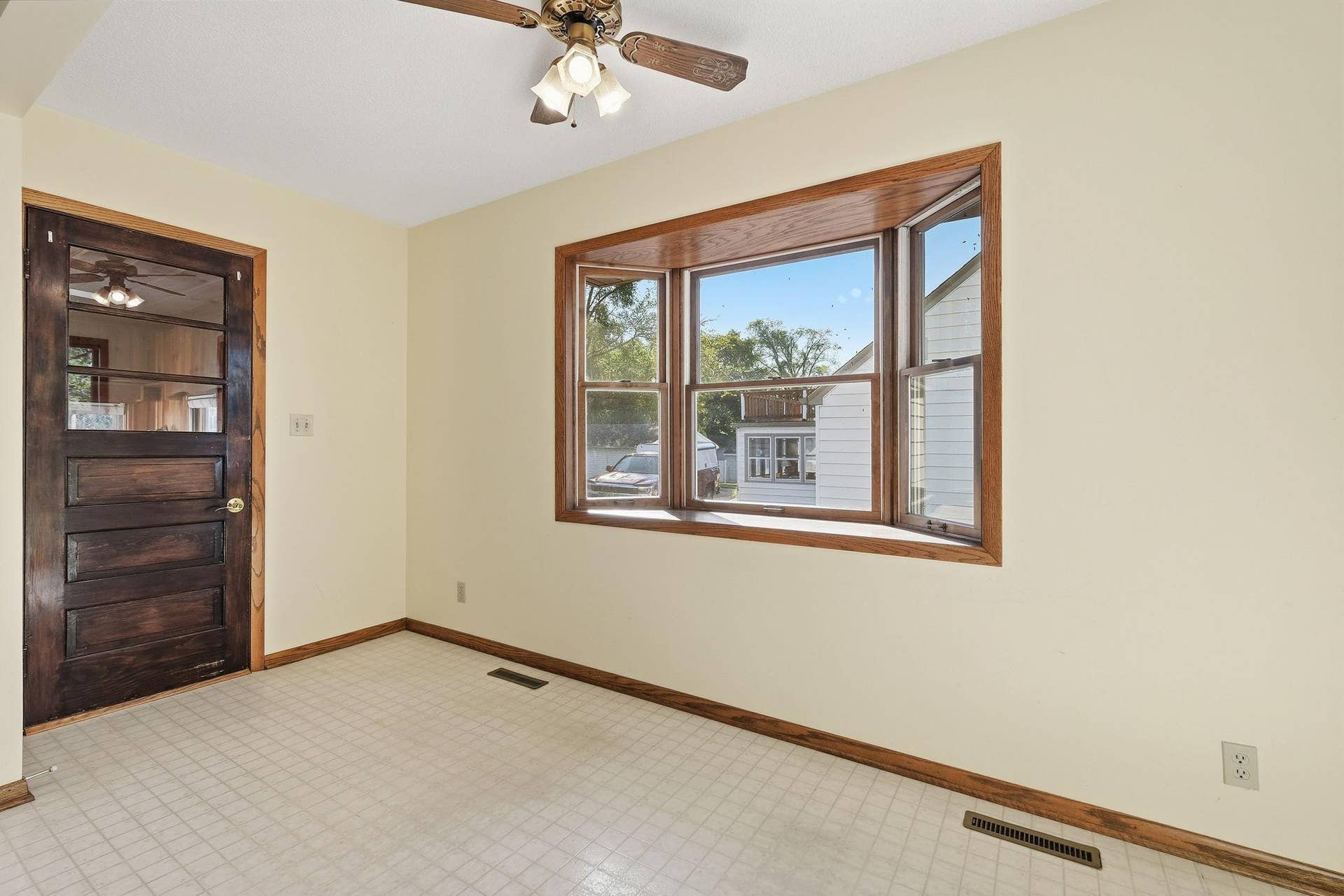 9917 Pleasant Avenue S, Bloomington, MN 55420 Bright Dining Area with Bay Window