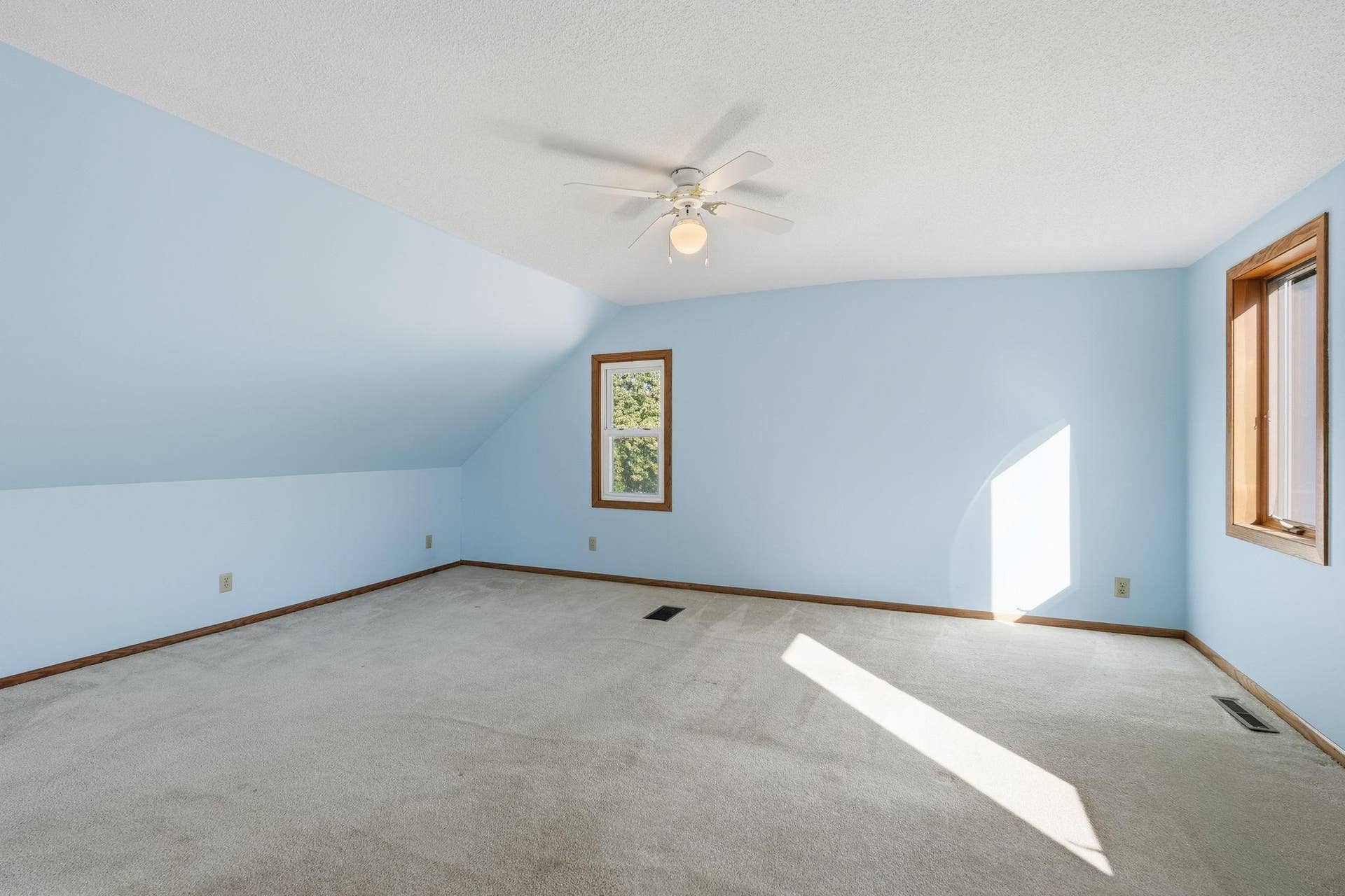 9917 Pleasant Avenue S, Bloomington, MN 55420 Large Primary Bedroom