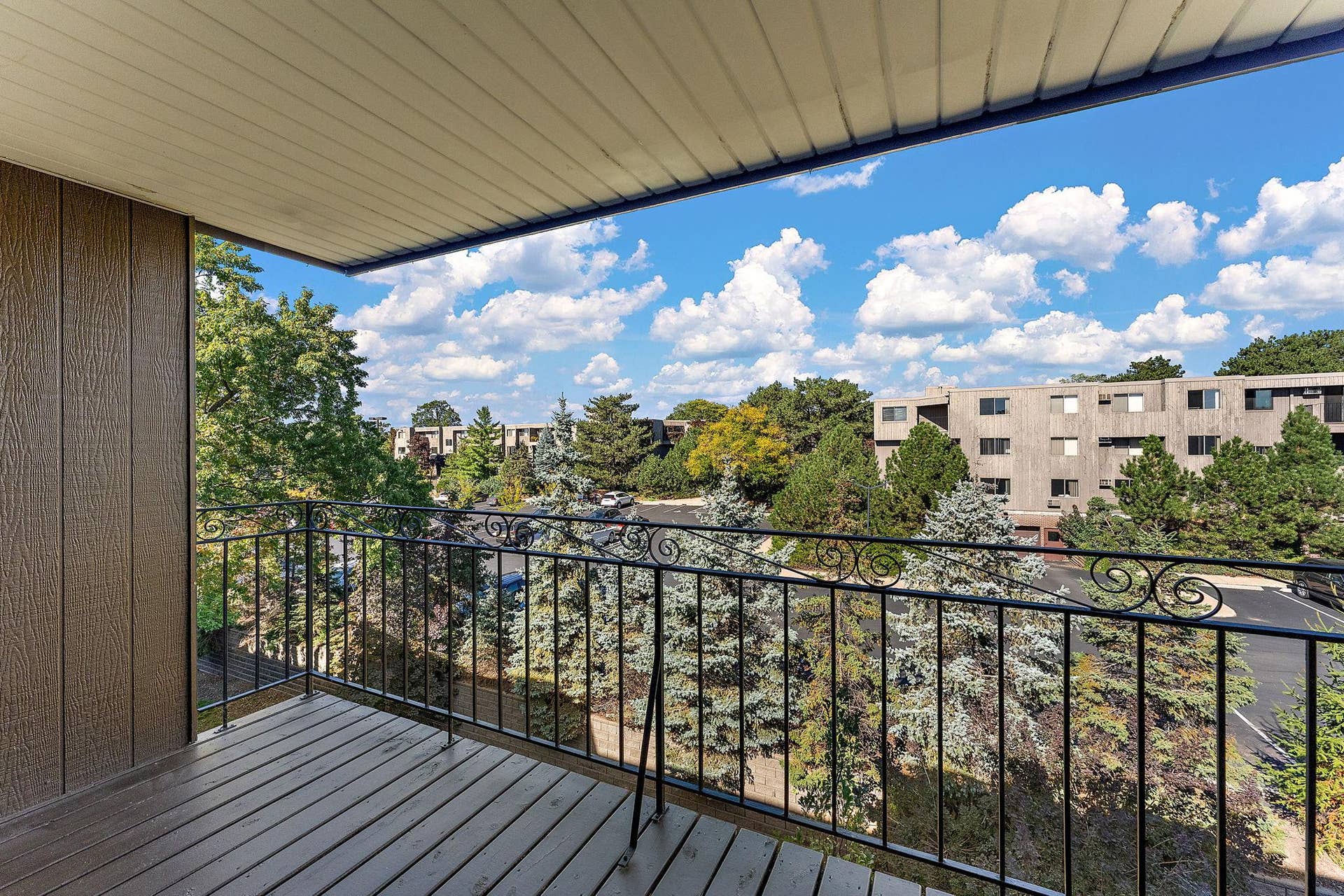 4100 Parklawn Avenue, #318, Edina, MN 55435 Private Deck