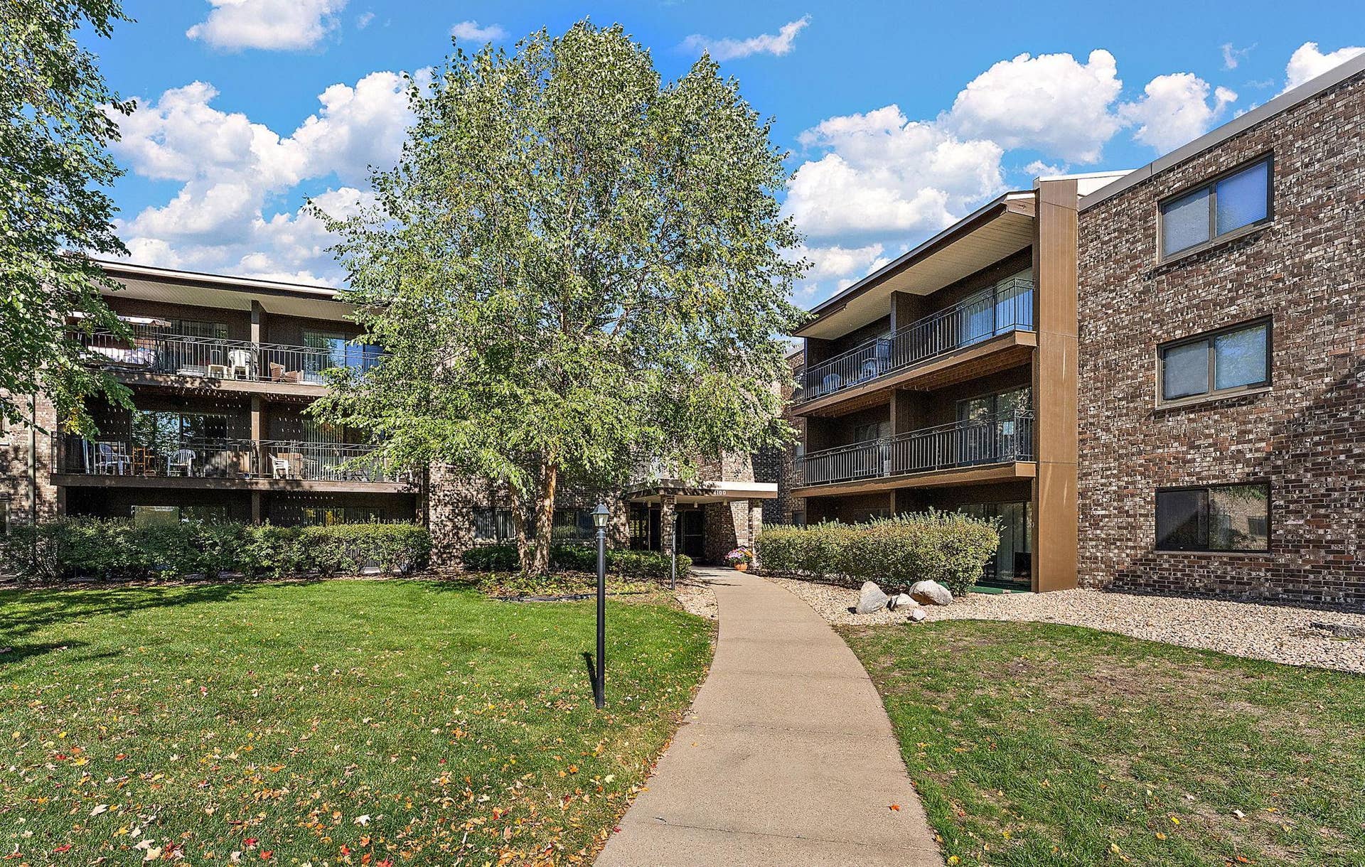 4100 Parklawn Avenue, #318, Edina, MN 55435 4100 Parklawn