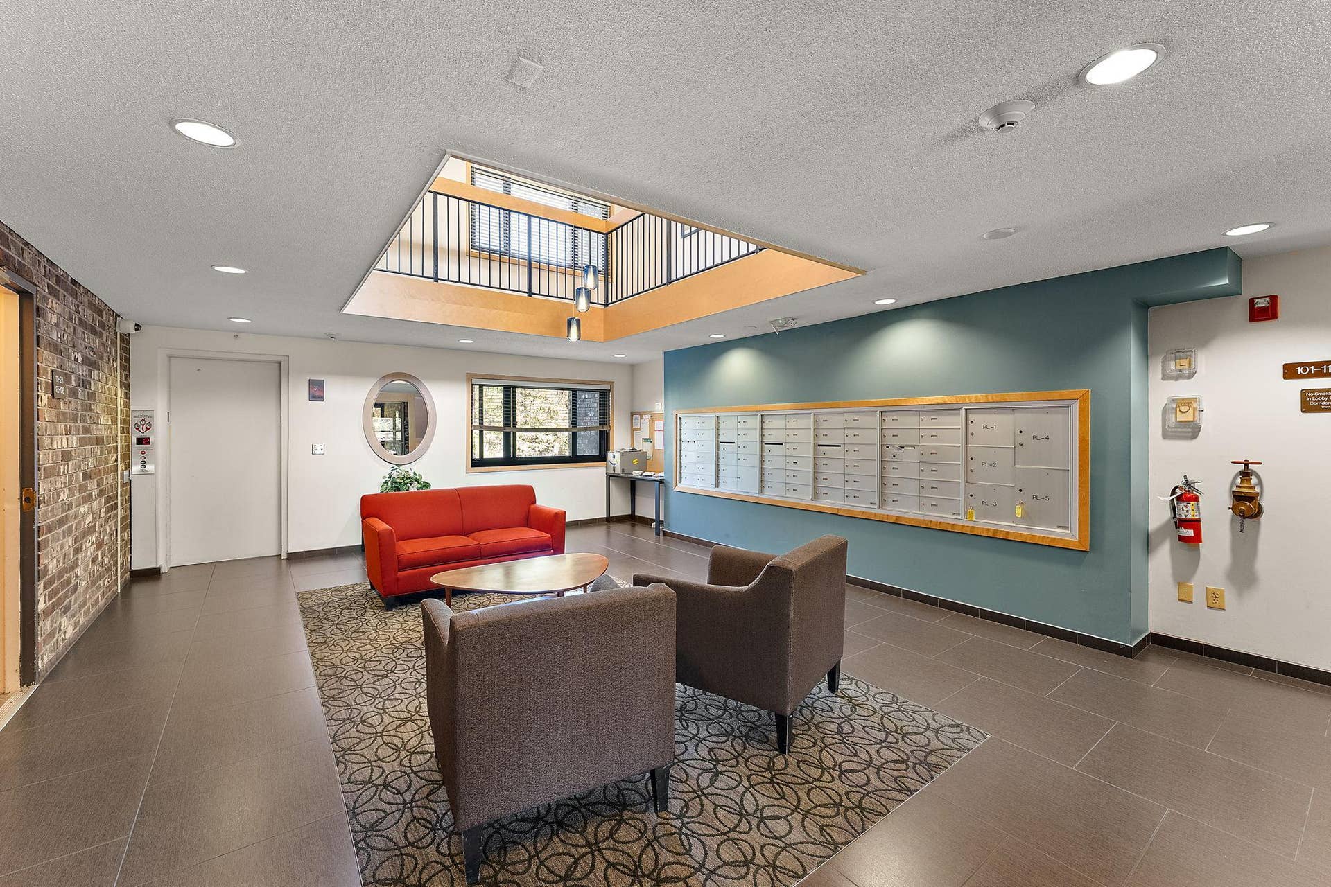 4100 Parklawn Avenue, #318, Edina, MN 55435 Lobby