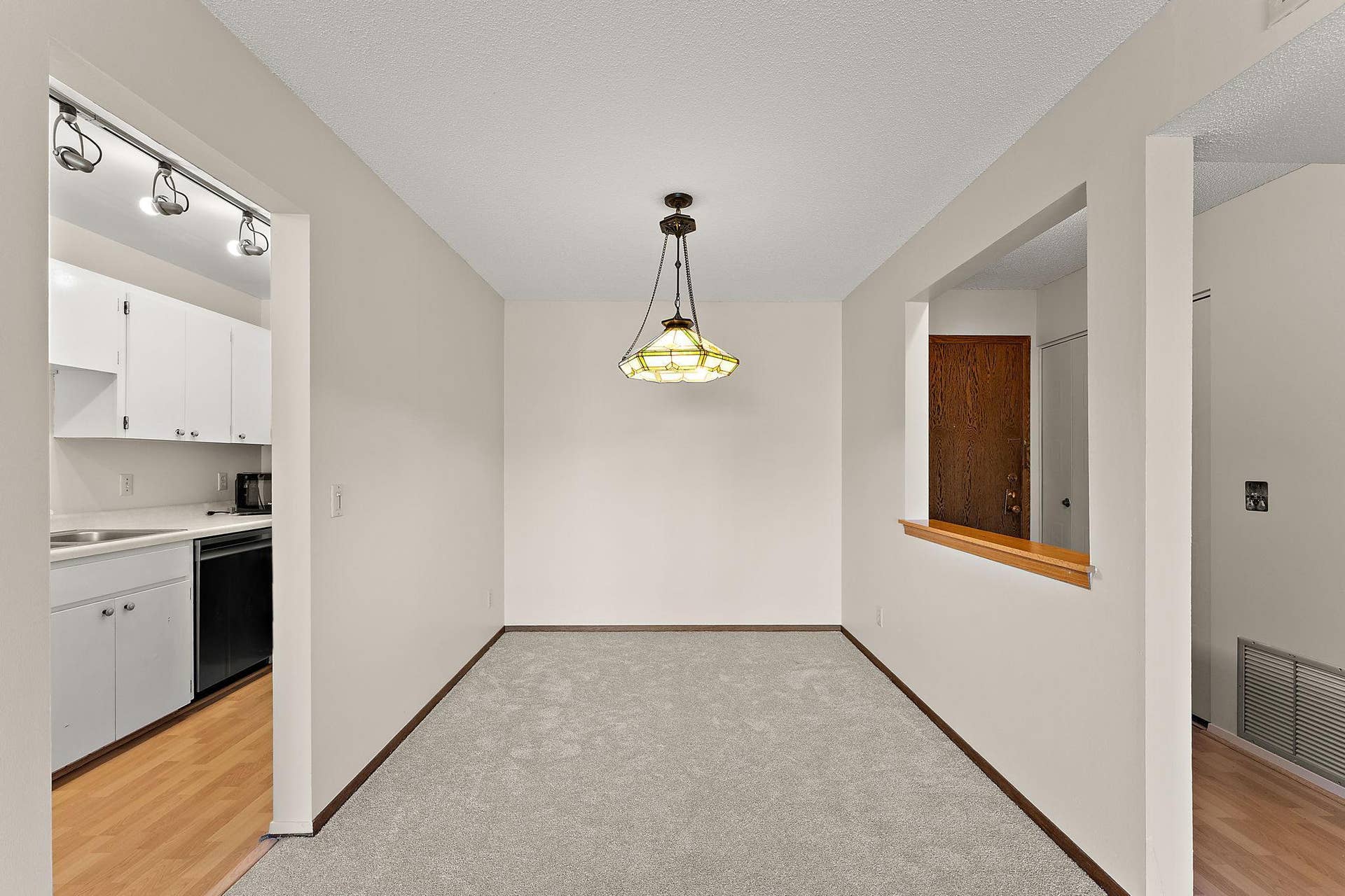 4100 Parklawn Avenue, #318, Edina, MN 55435 Dining Room