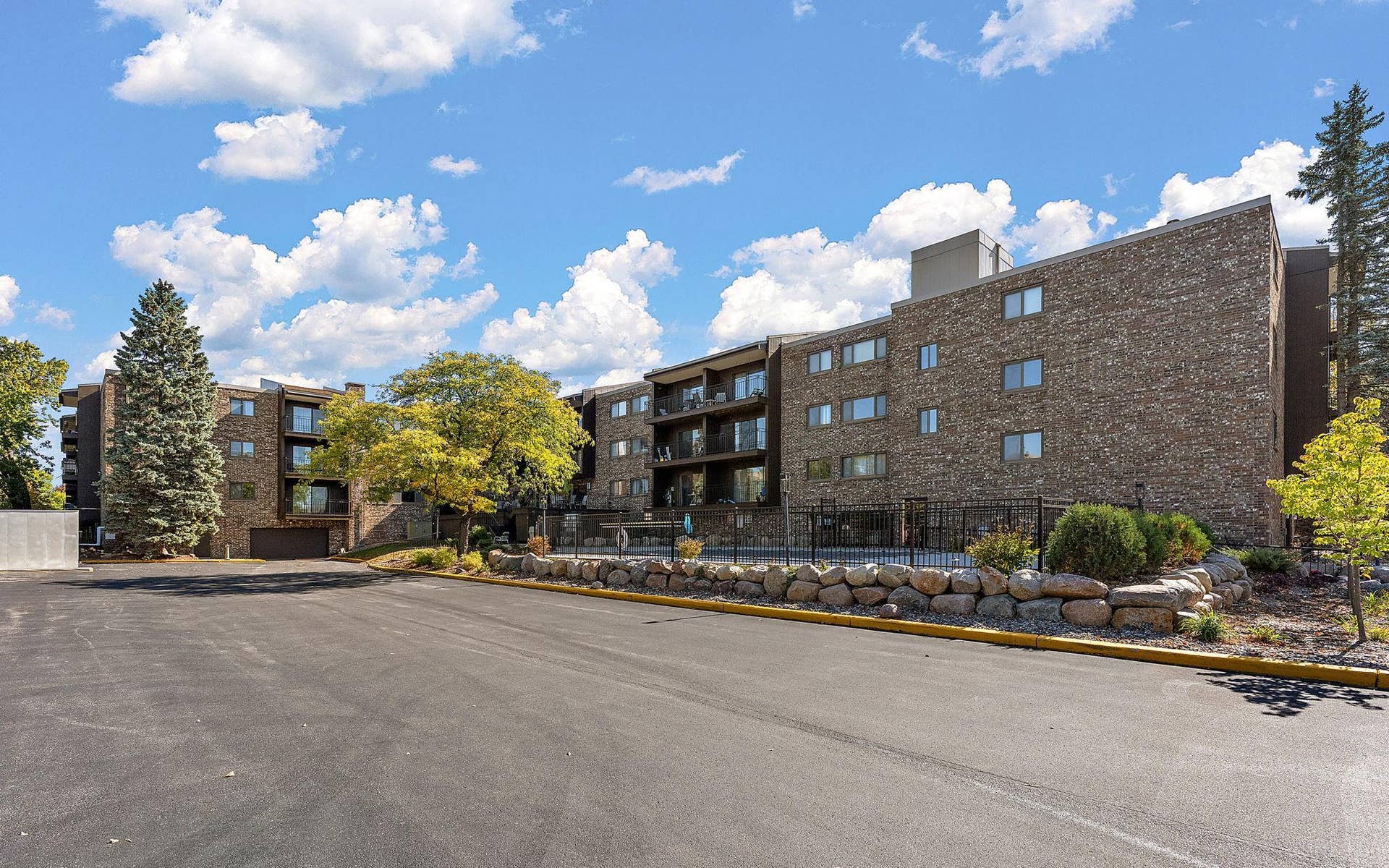 4100 Parklawn Avenue, #318, Edina, MN 55435 4100 Parklawn