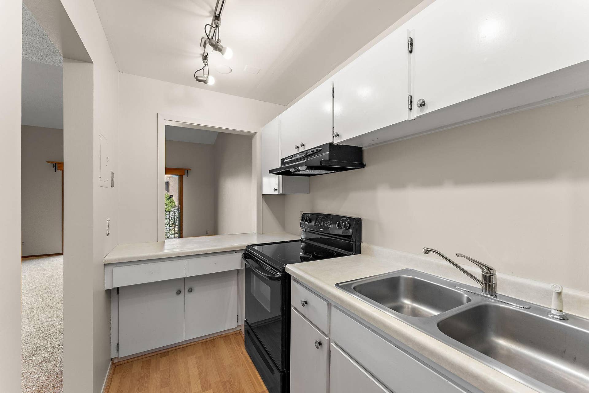4100 Parklawn Avenue, #318, Edina, MN 55435 Kitchen