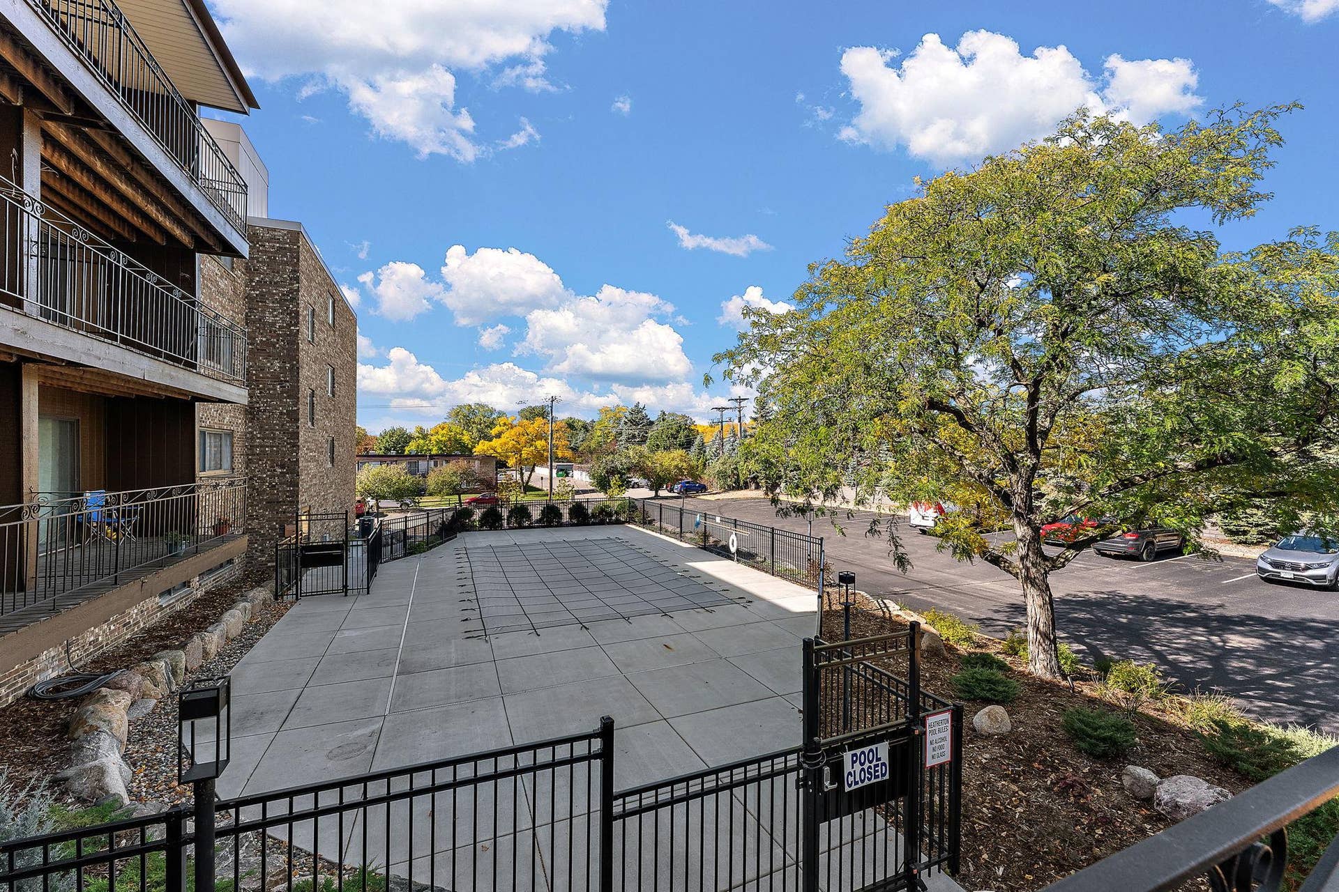 4100 Parklawn Avenue, #318, Edina, MN 55435 Outdoor Pool