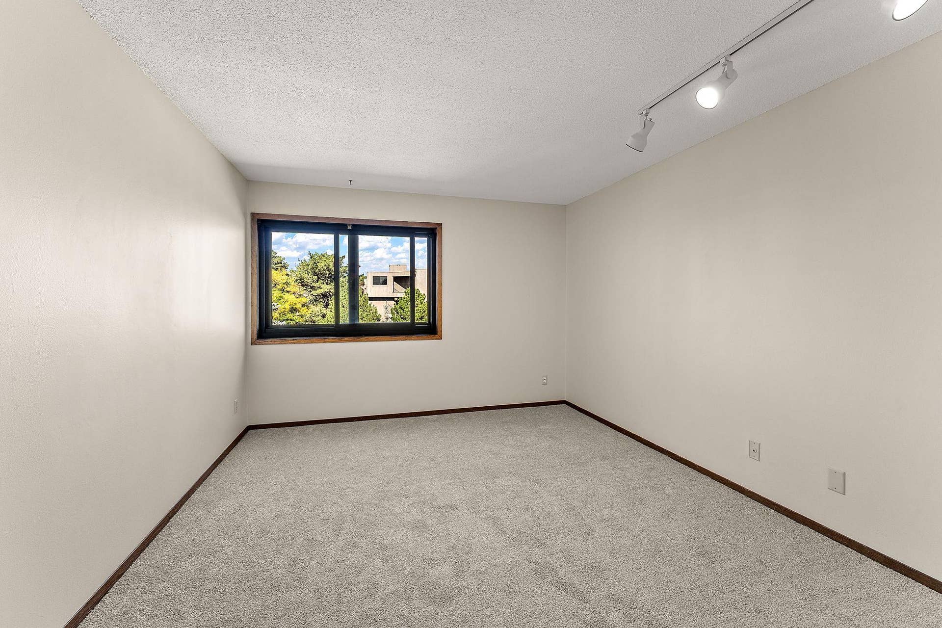 4100 Parklawn Avenue, #318, Edina, MN 55435 Bedroom