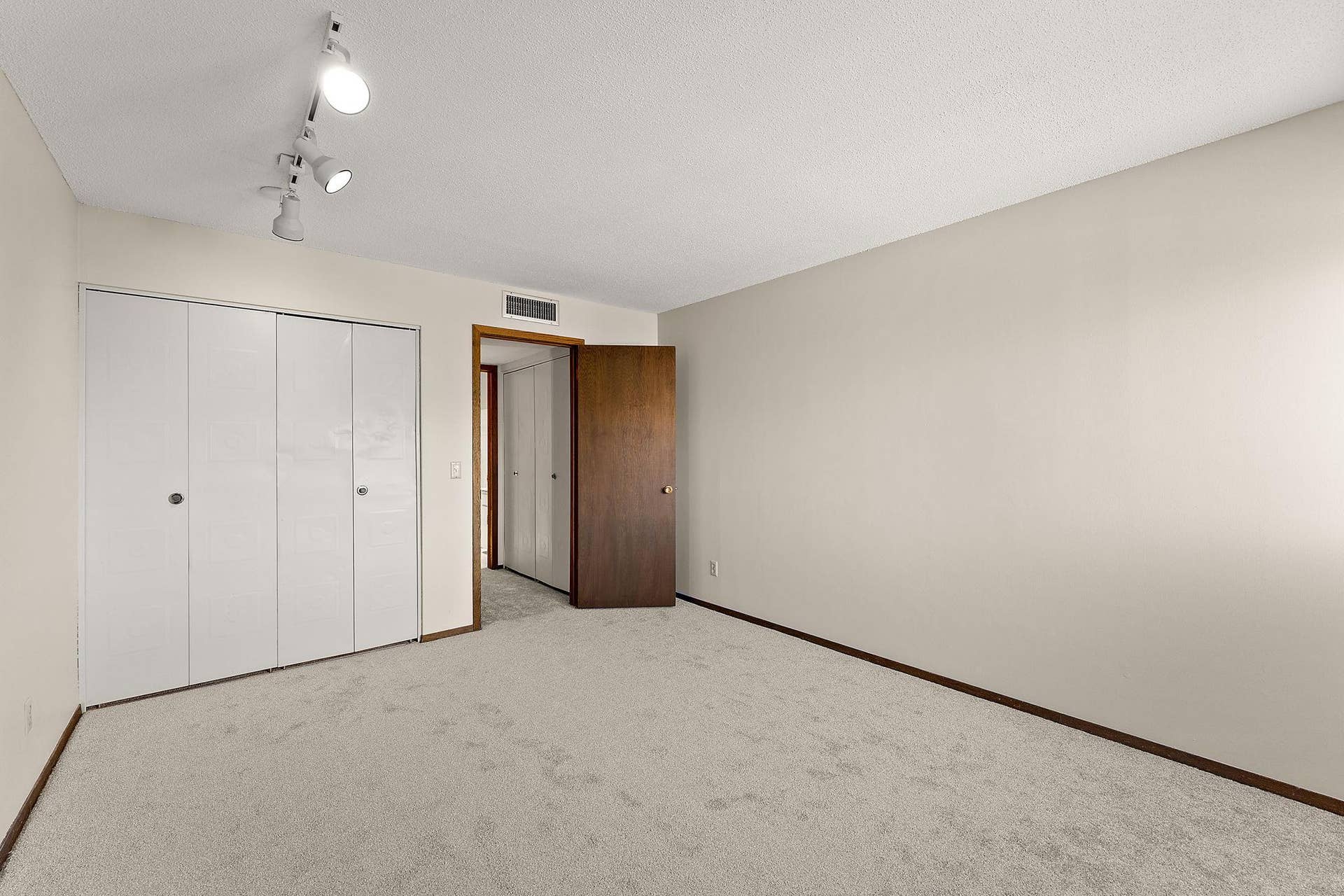 4100 Parklawn Avenue, #318, Edina, MN 55435 Bedroom