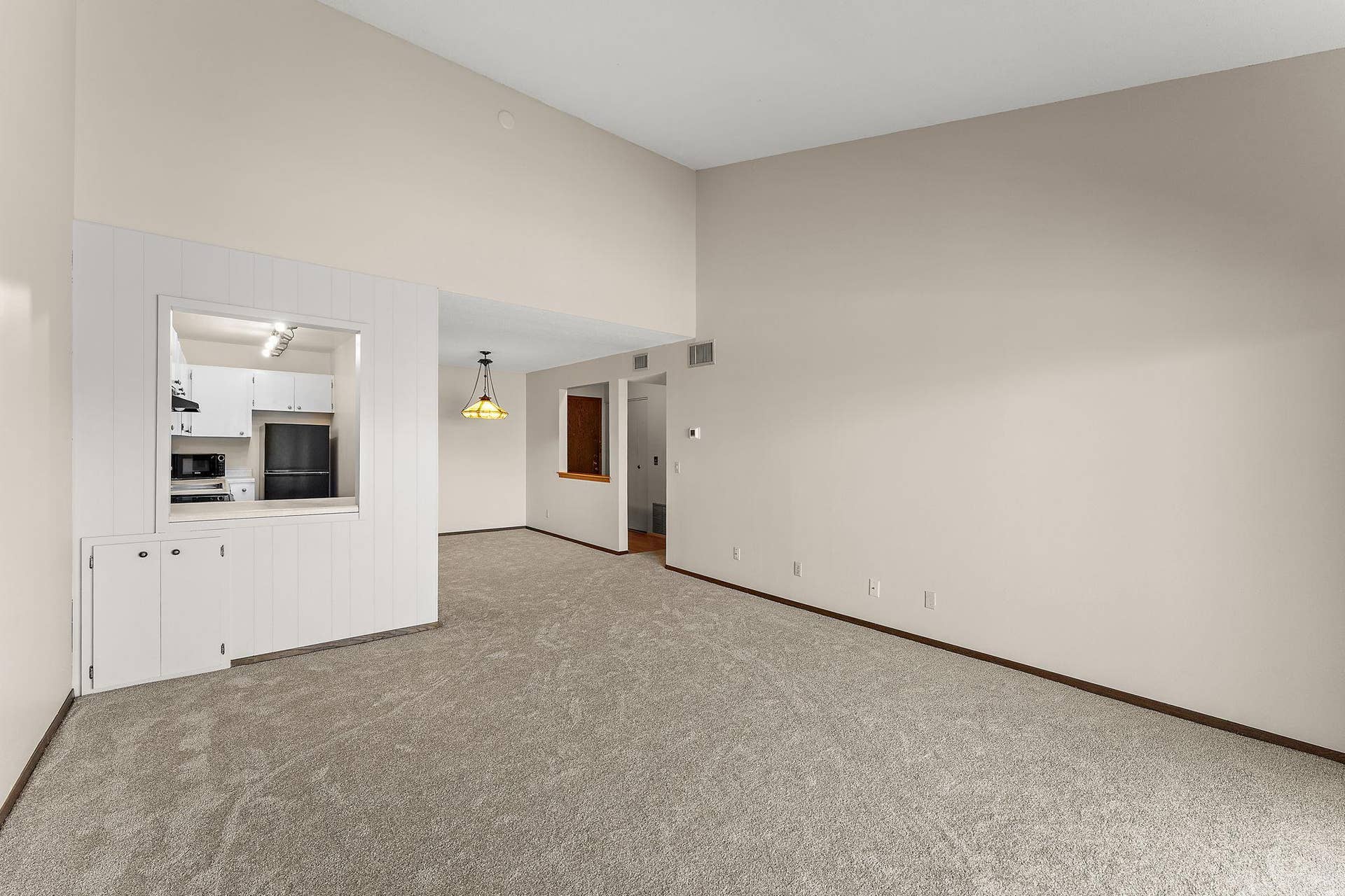 4100 Parklawn Avenue, #318, Edina, MN 55435 Living / Dining Area