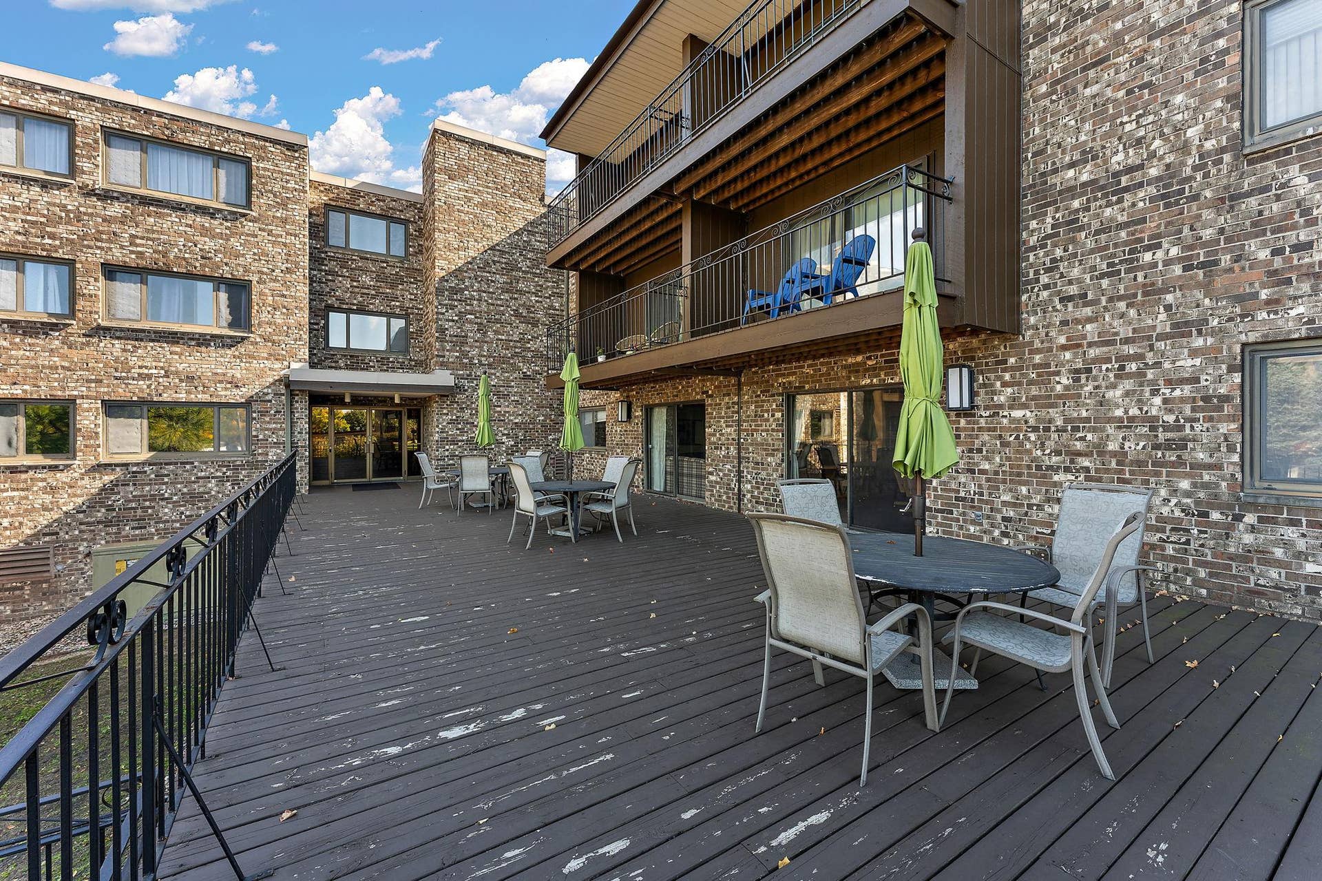 4100 Parklawn Avenue, #318, Edina, MN 55435 Large Community Deck